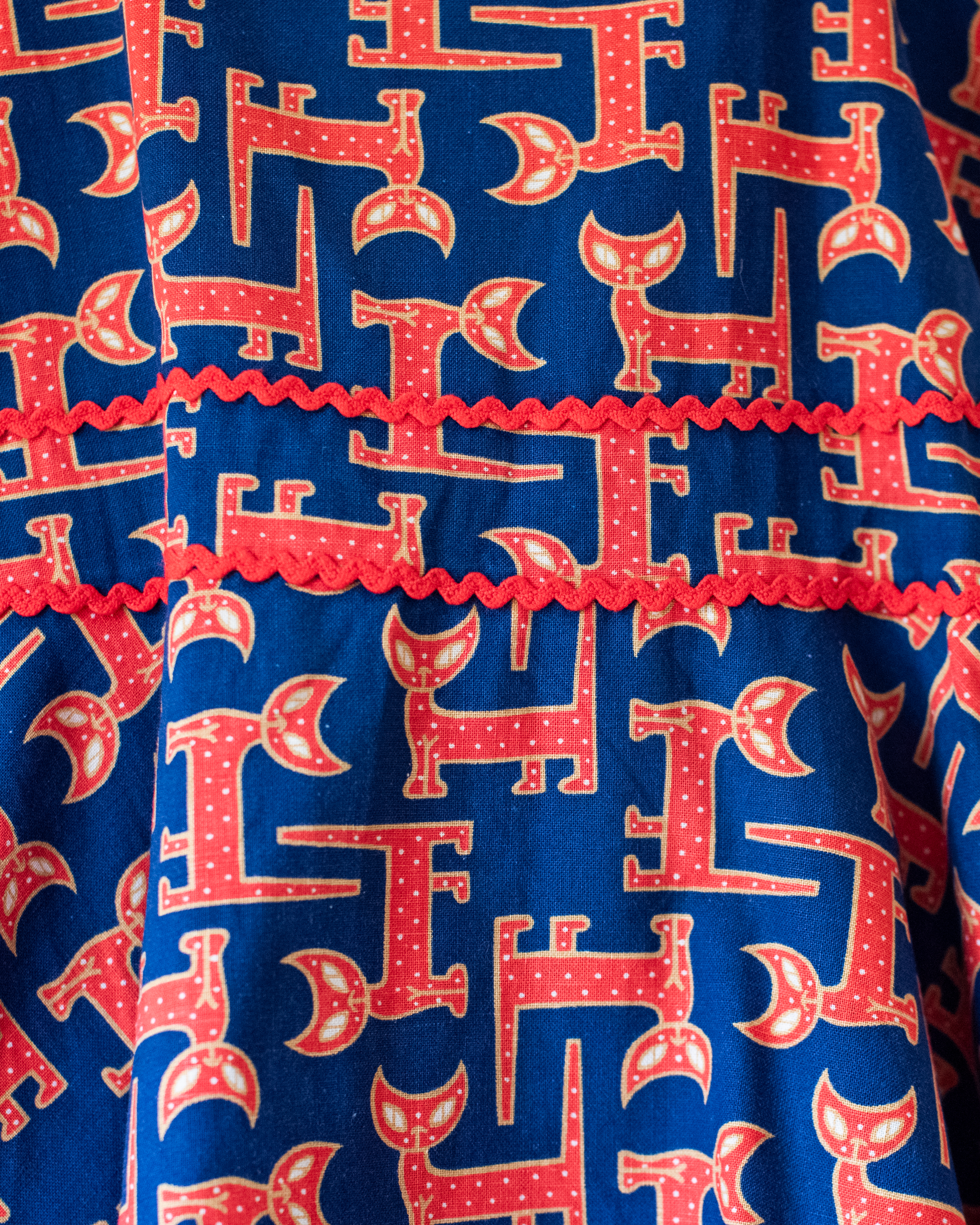 שמלה כחולה עם חתולים אדומים | דד סטוק צרפתי מהסיקסטיז | 4-5 שנים