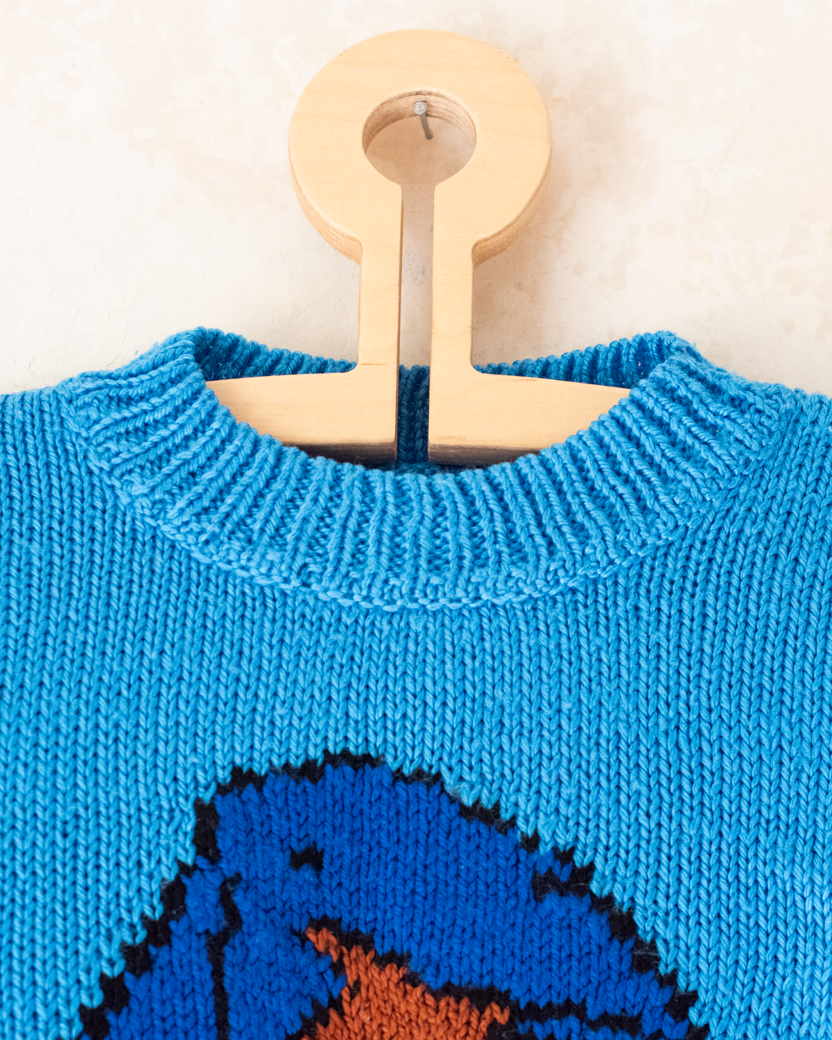 Blue sweater with a figure of a dwarf and a yellow pom-pom | 5-6 years