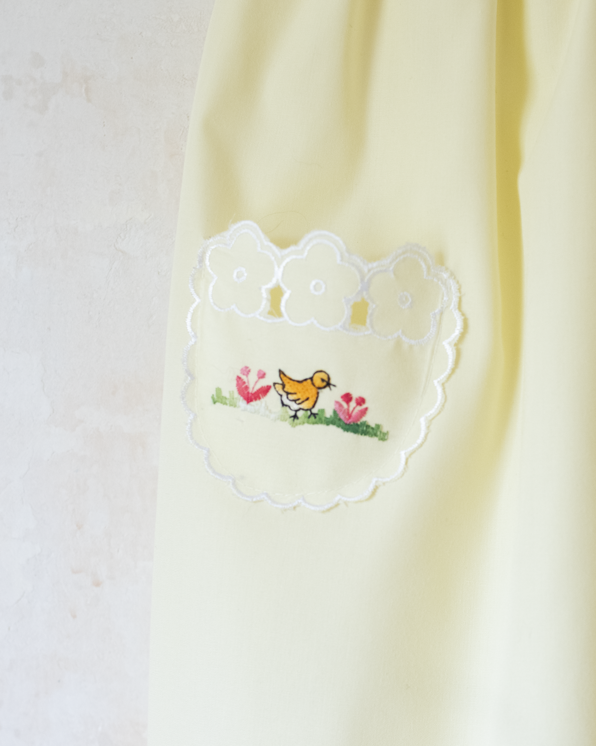 שמלה צהובה עם תחרה וברווזים רקומים | 18-24 חודשים