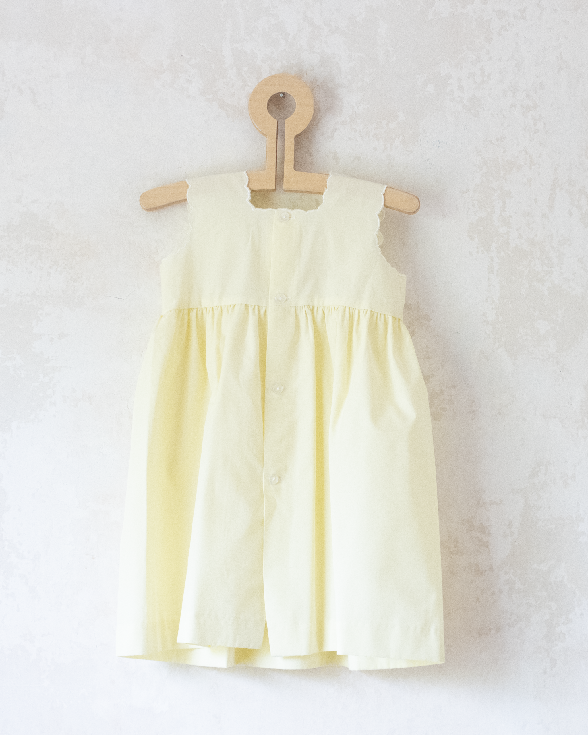 שמלה צהובה עם תחרה וברווזים רקומים | 18-24 חודשים