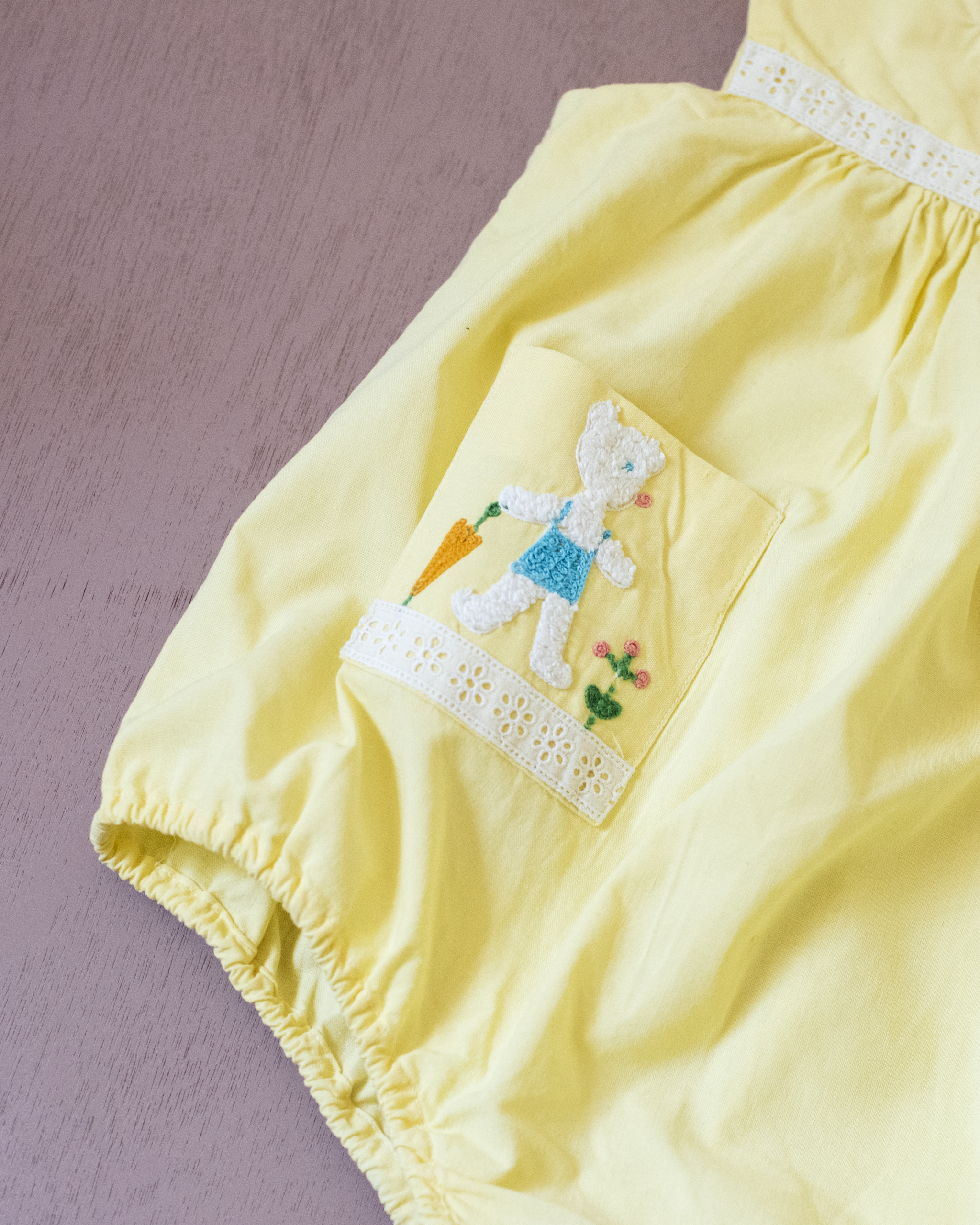 רומפר צהוב צרפתי משנות ה50 עם רקמת דובים | 12-18 חודשים