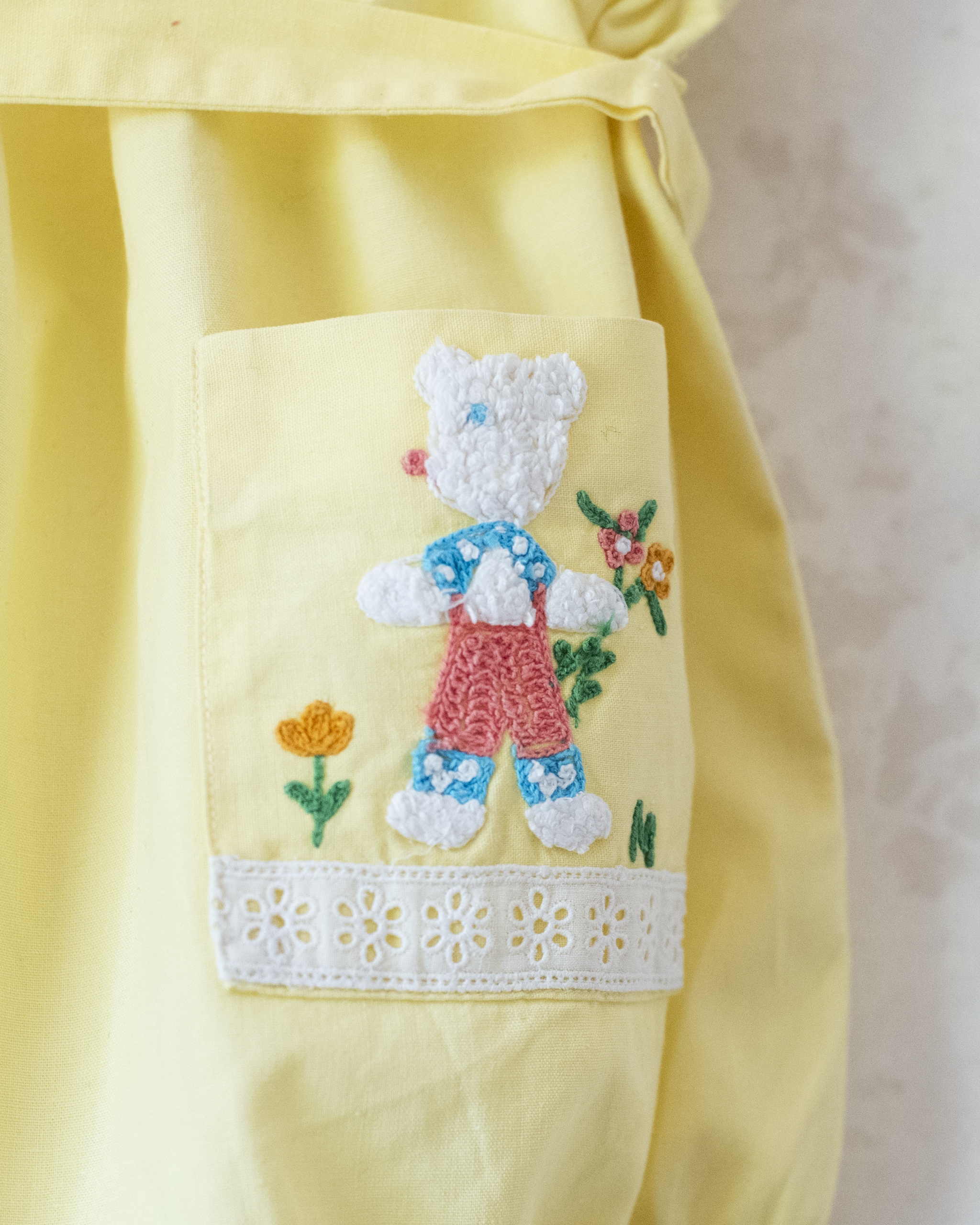 רומפר צהוב צרפתי משנות ה50 עם רקמת דובים | 12-18 חודשים