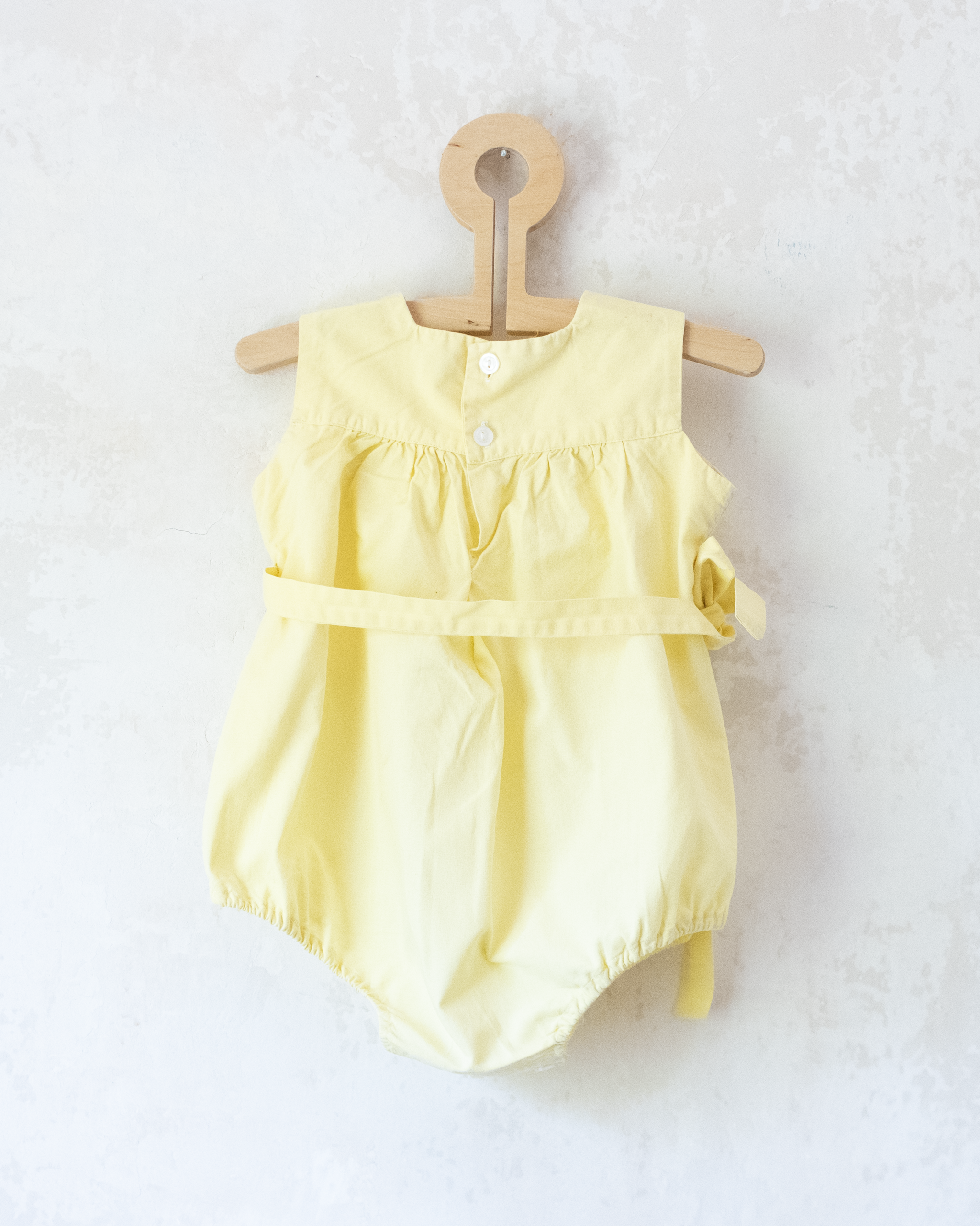 רומפר צהוב צרפתי משנות ה50 עם רקמת דובים | 12-18 חודשים