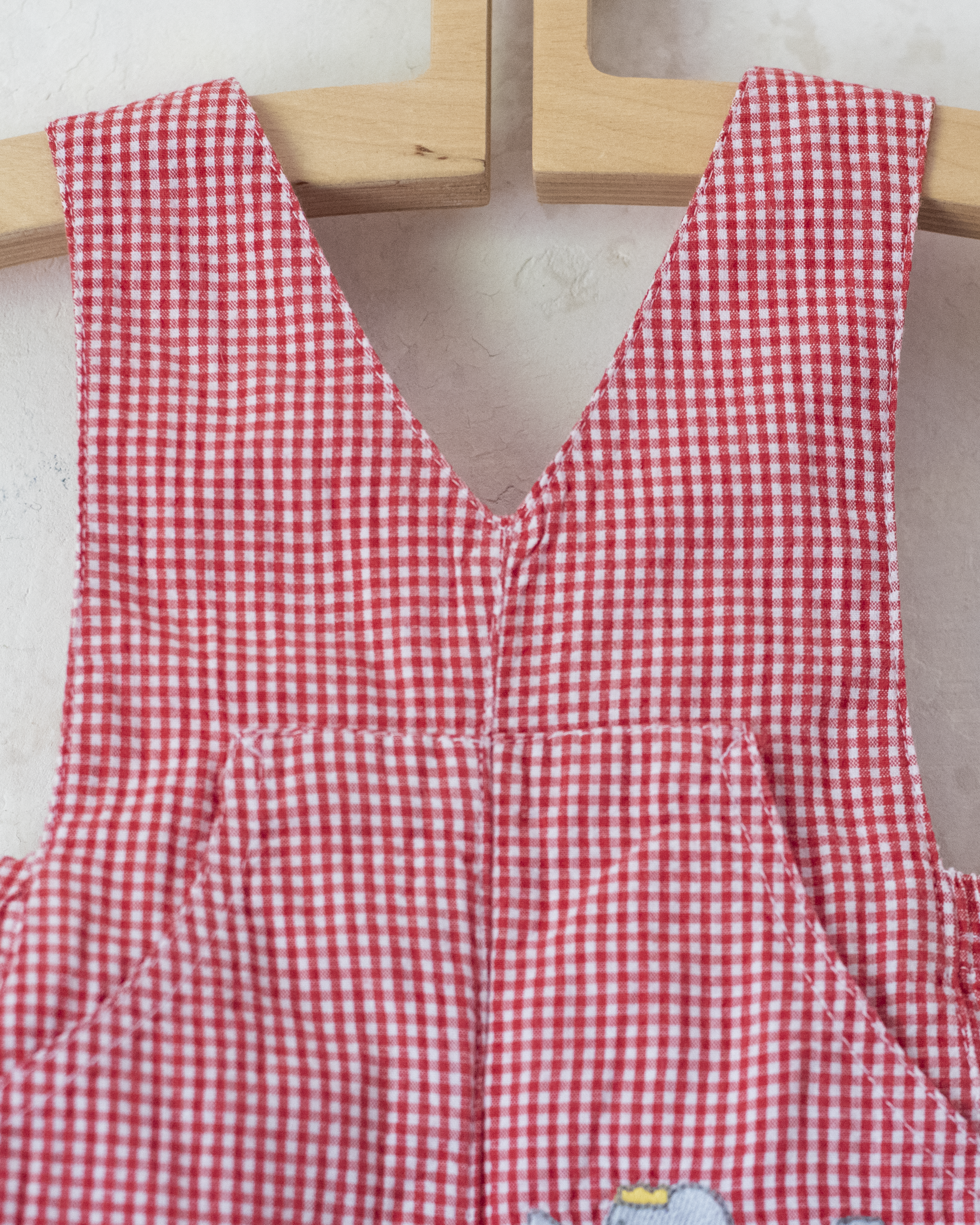 אוברול משובץ עם רקמה של המלך בבר שוחה | 6-9 חודשים