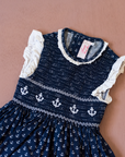 שמלה כחולה עם עוגנים ורקמת כיווצים | 2-3 שנים