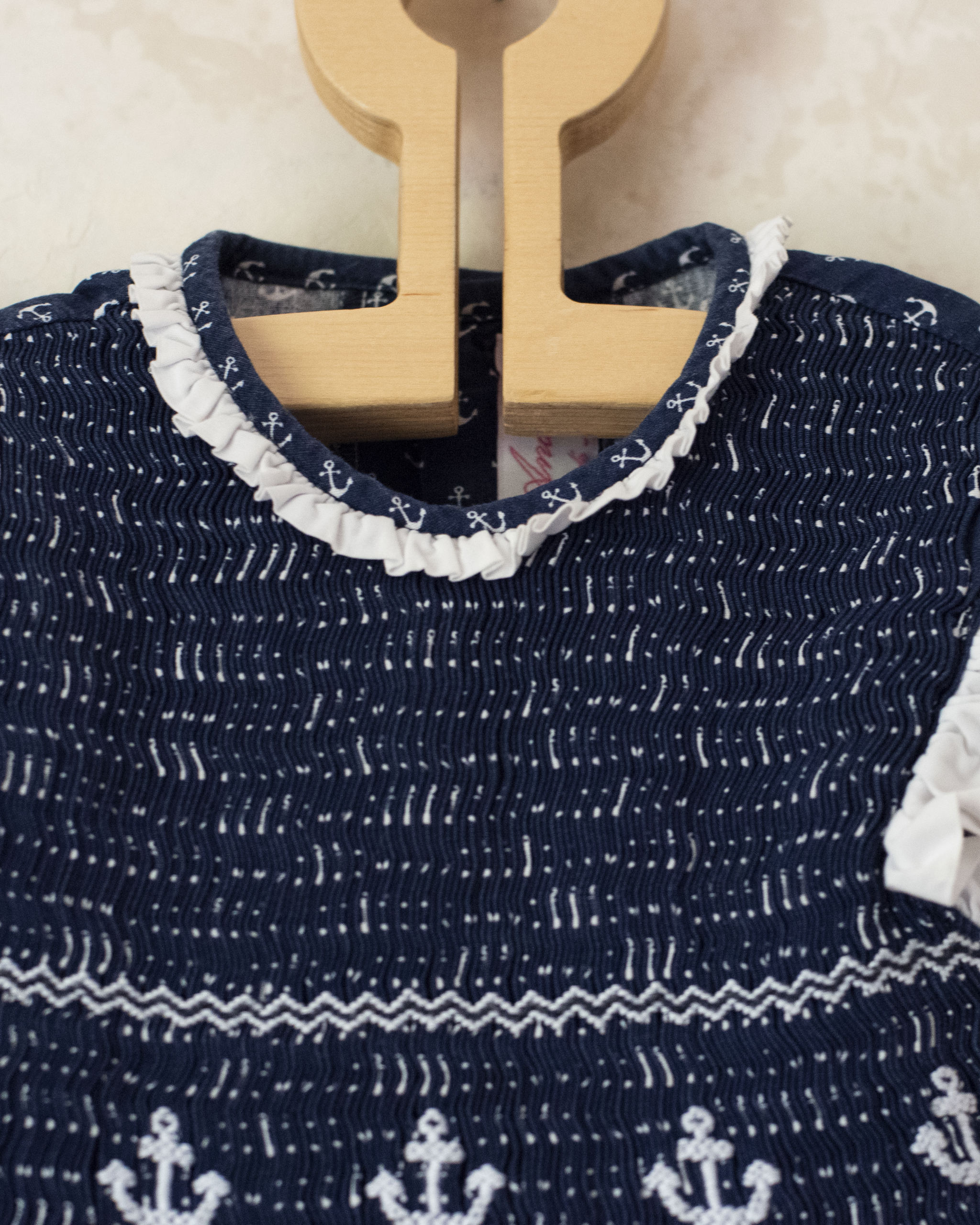 שמלה כחולה עם עוגנים ורקמת כיווצים | 2-3 שנים