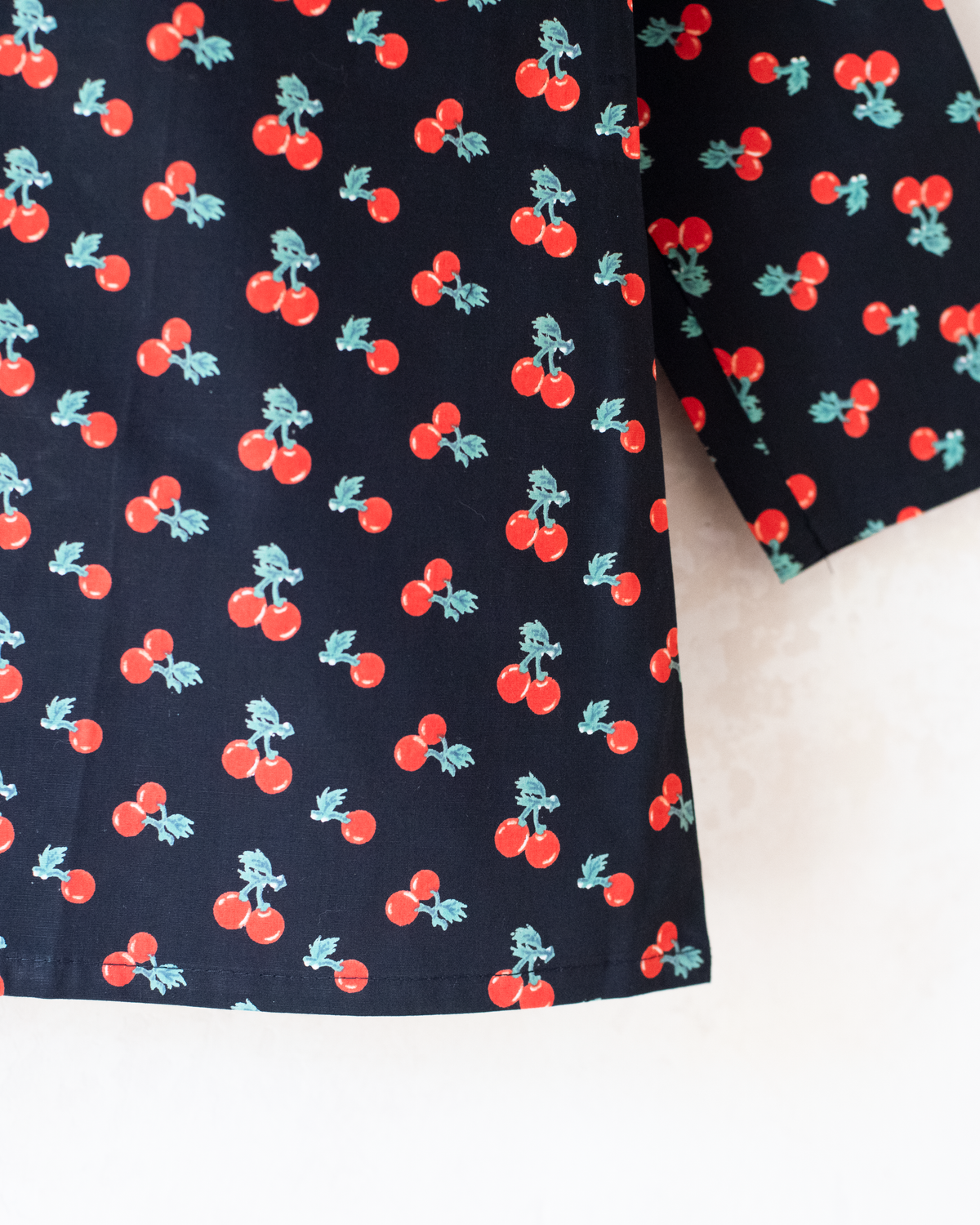 Long black shirt with tomatoes and red collar | French Deadstock | 8-9 years