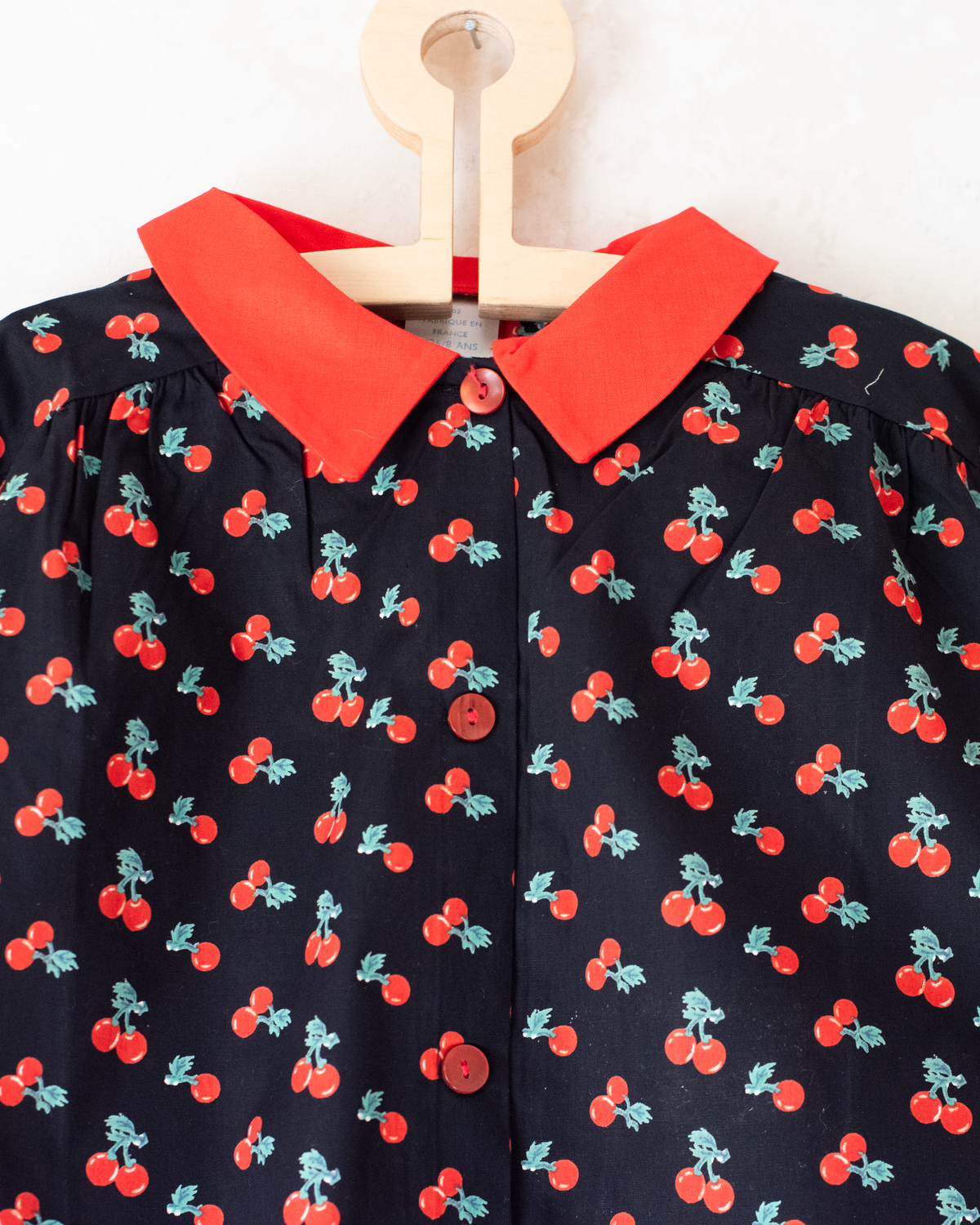 Long black shirt with tomatoes and red collar | French Deadstock | 8-9 years