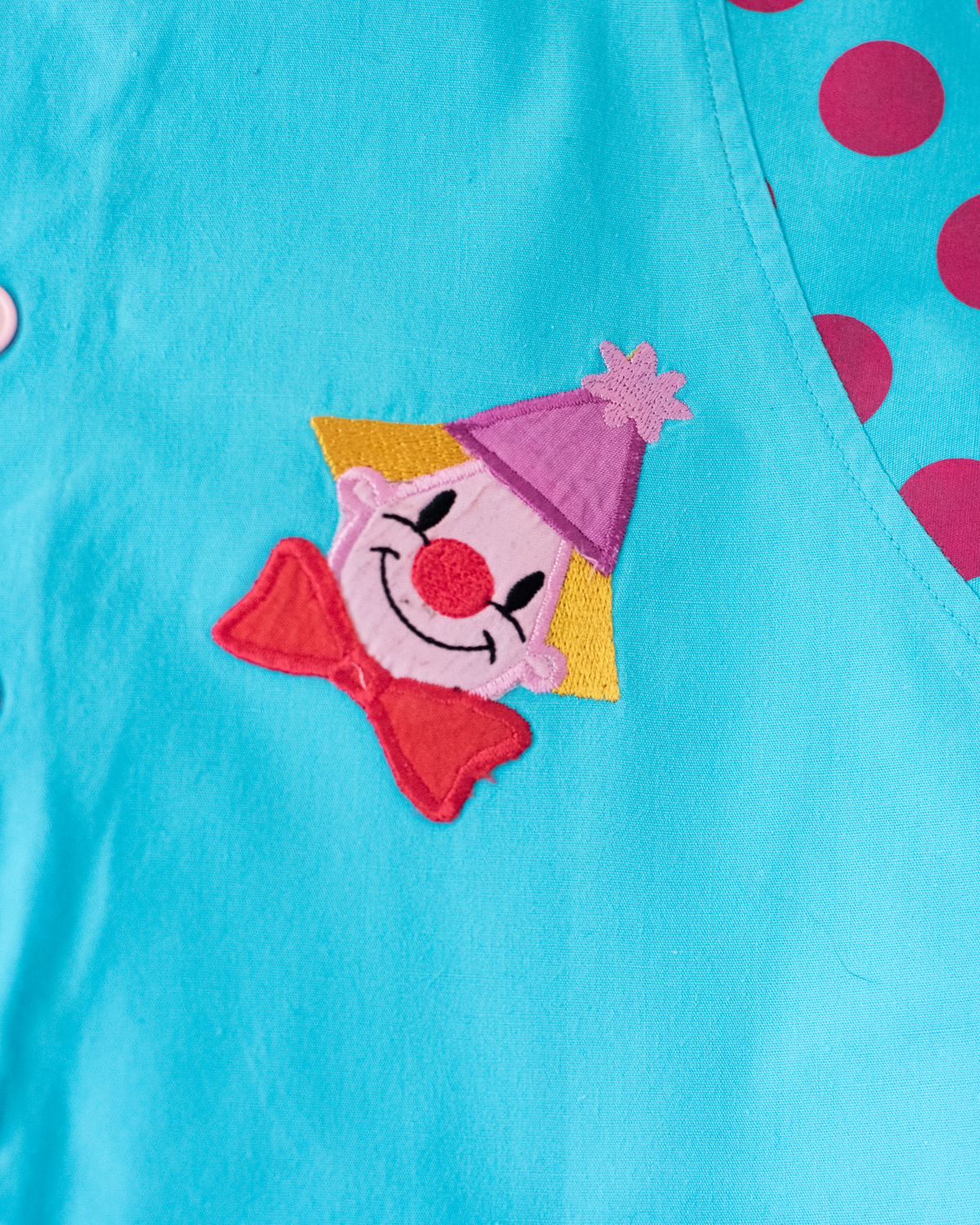 Light blue onesie with dots and clowns | 12-18 months