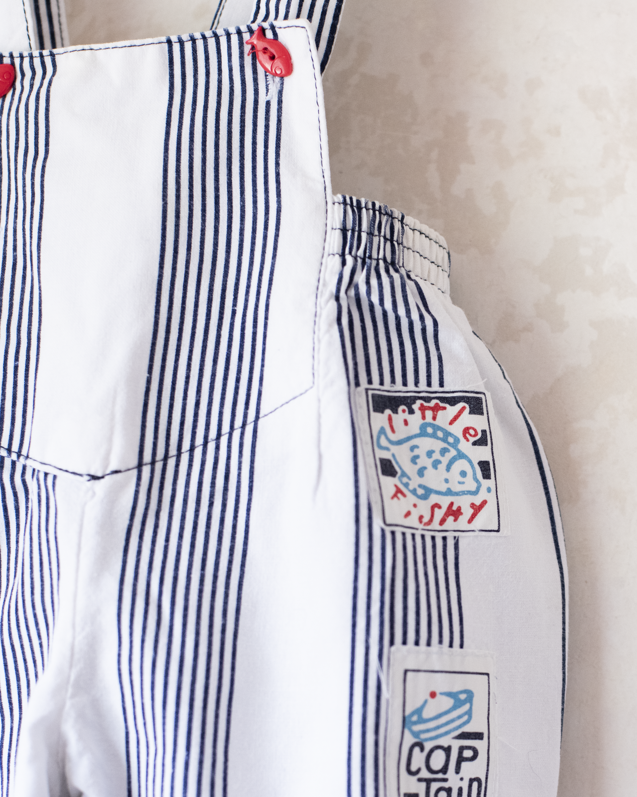 אוברול פסים וכפתורי דגים | 12-18 חודשים