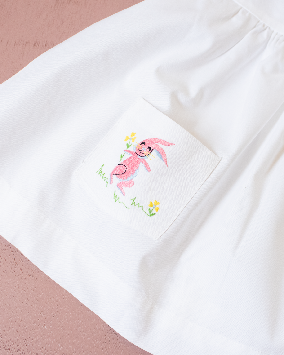 White tunic with embroidered pink bunny | Italian dead stock | 18-24 months