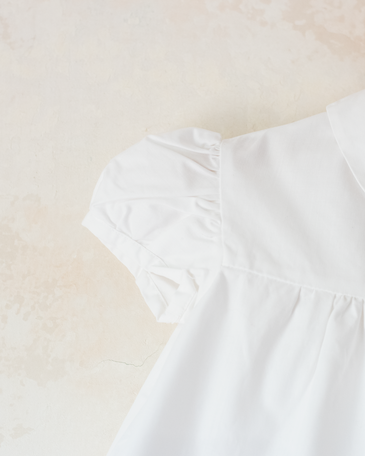 White tunic with embroidered pink bunny | Italian dead stock | 18-24 months