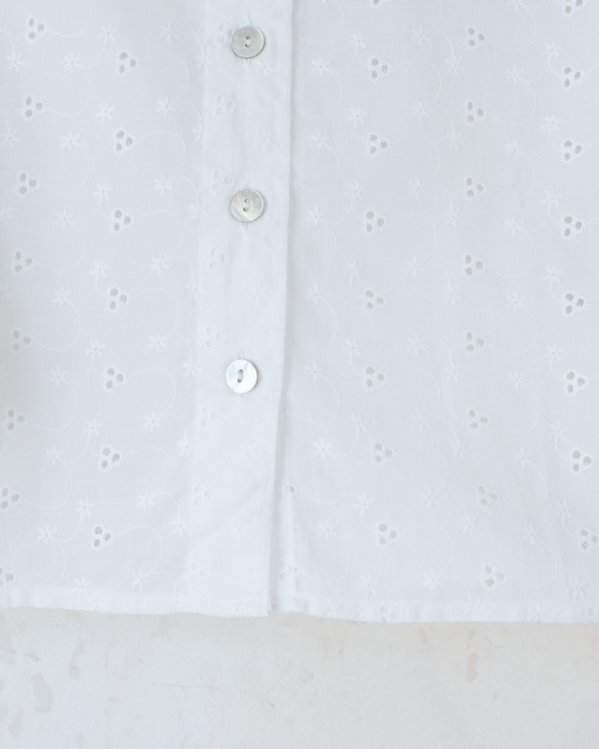 White lace shirt with Milo the dog | 3-4 years