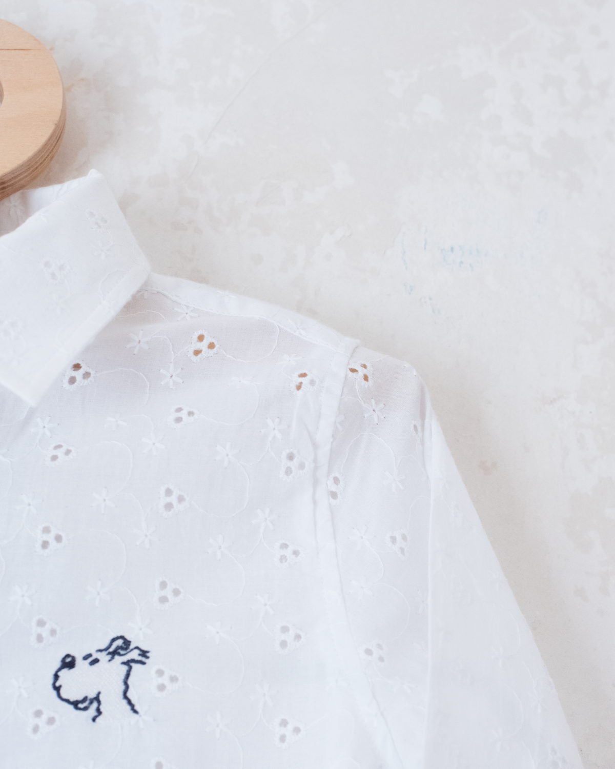 White lace shirt with Milo the dog | 3-4 years