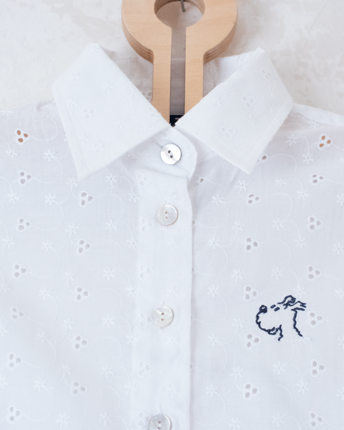 White lace shirt with Milo the dog | 3-4 years