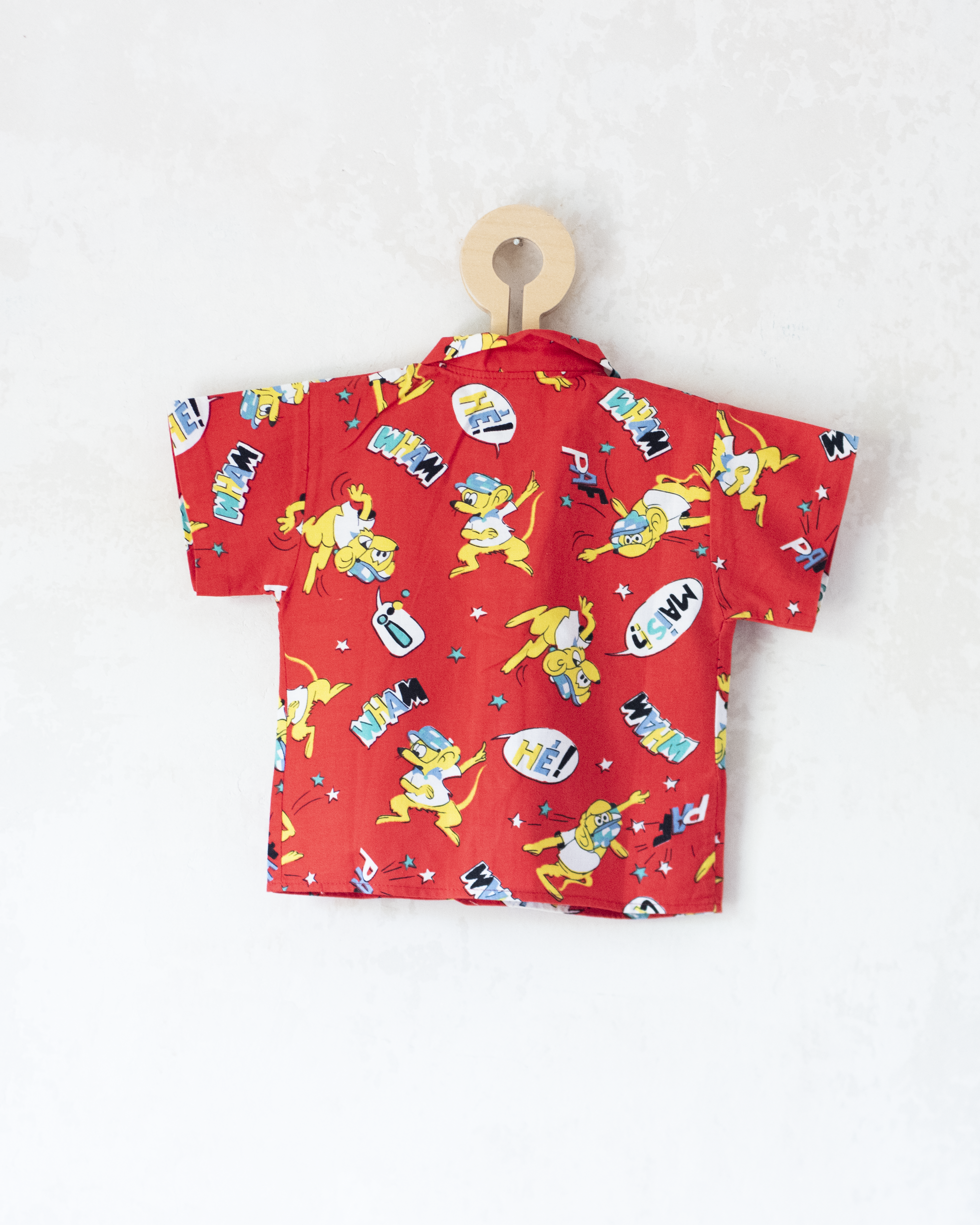 חולצה אדומה מכופתרת עם עכברים | 12-18 חודשים