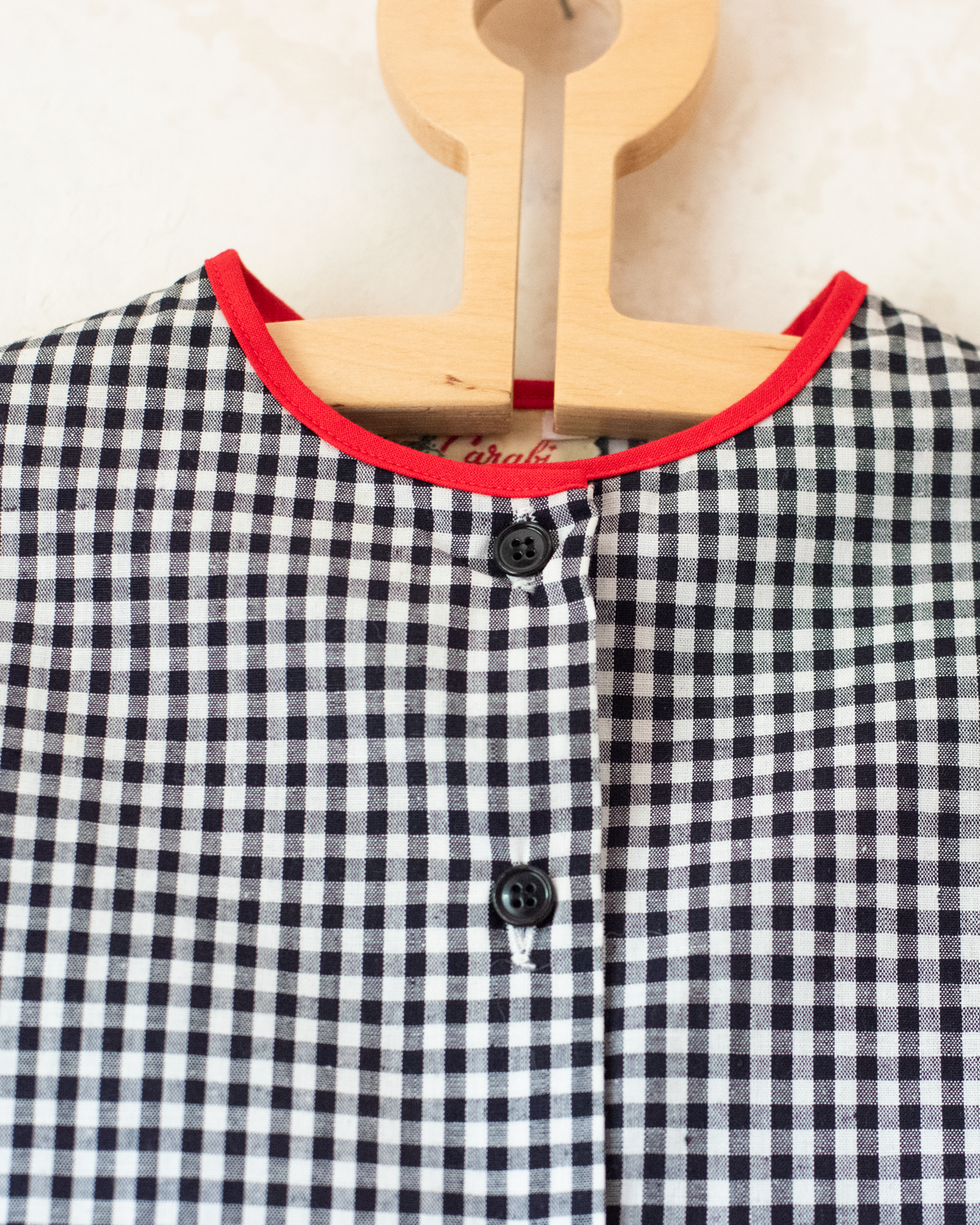 Checked tunic with embroidered flower | French deadstock from the seventies | 5-6 years