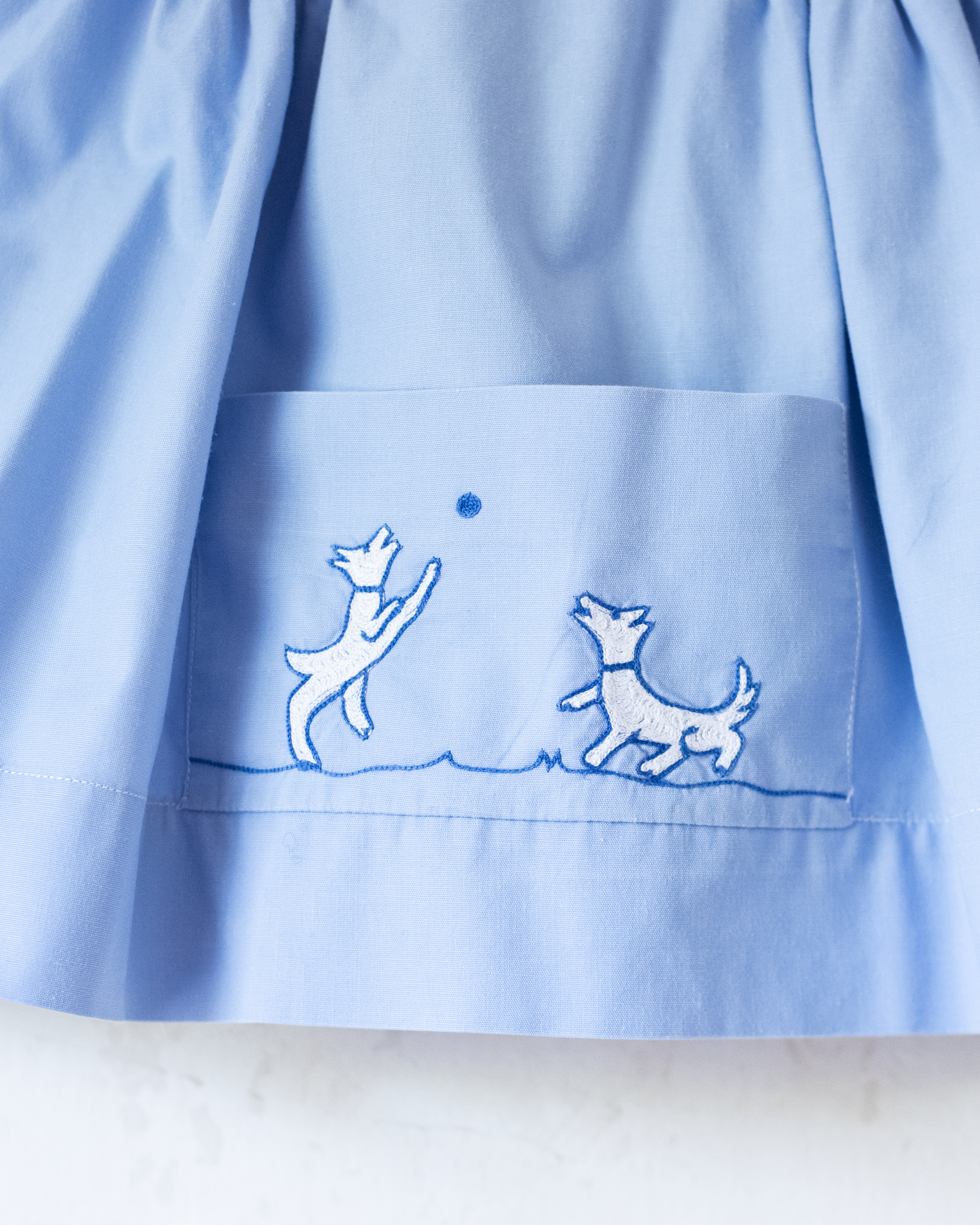 טוניקה צרפתית מהסיקסטיז עם כלבים רקומים | 12-18 חודשים