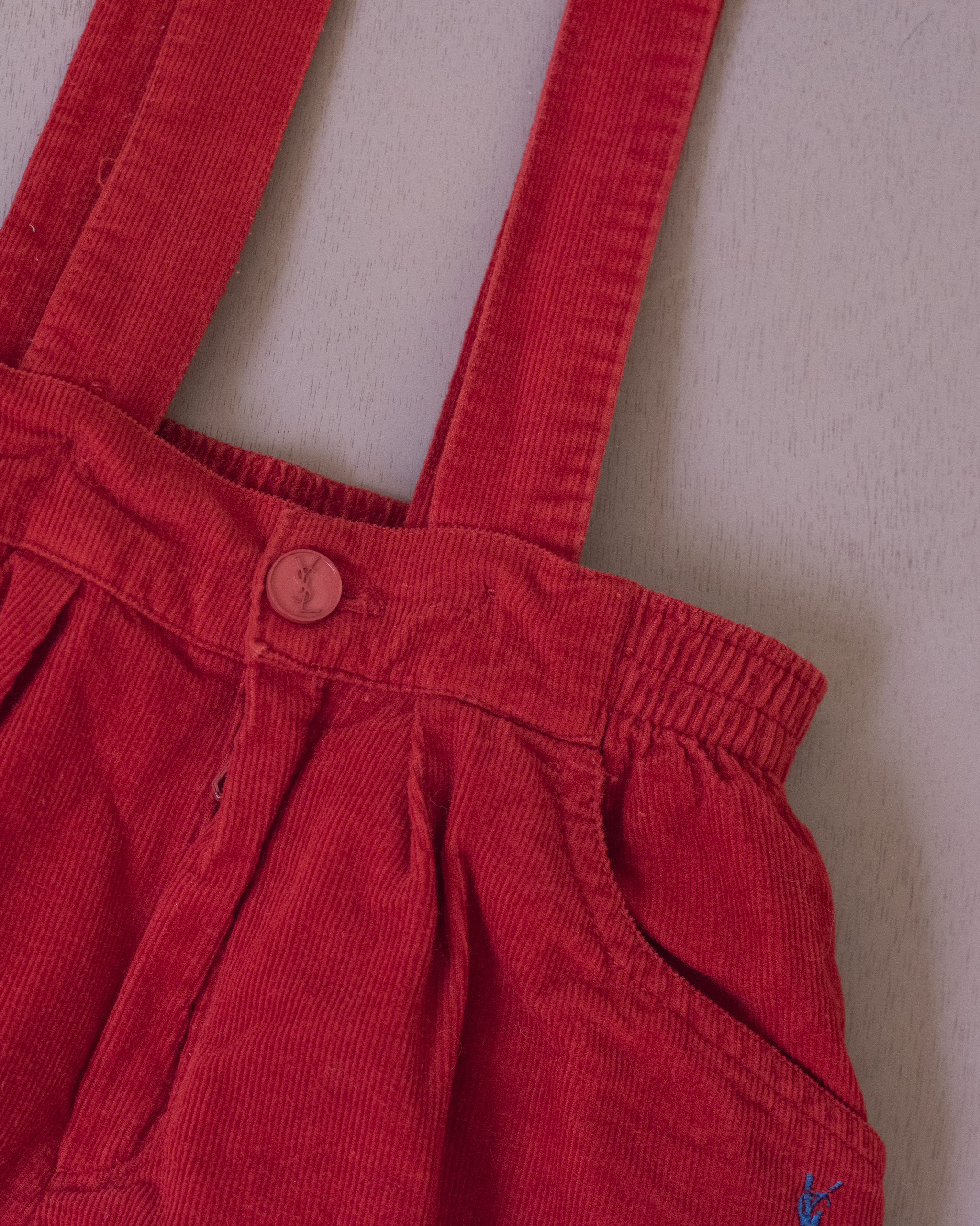 מכנסי שלייקס אדומים עם בבושקות איב סאן לורן | 3-4 שנים