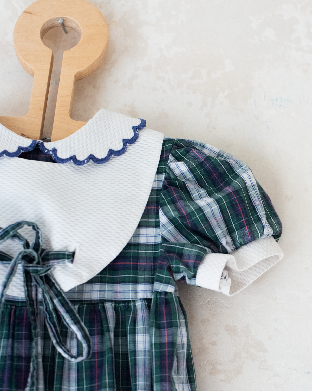 Plaid overalls with wide collar | 12-18 months