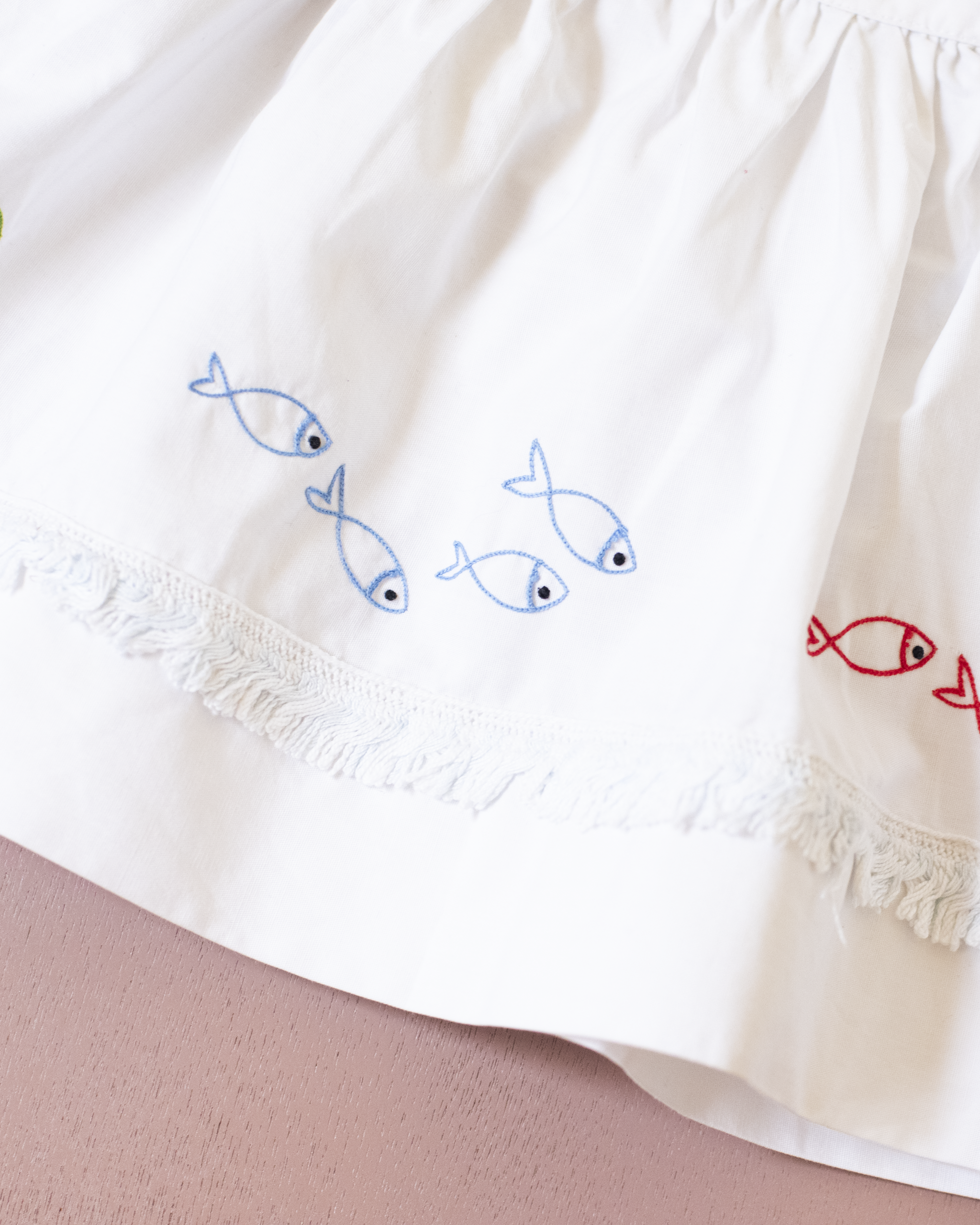 טוניקה צרפתית לבנה עם דגים רקומים | 9-18 חודשים