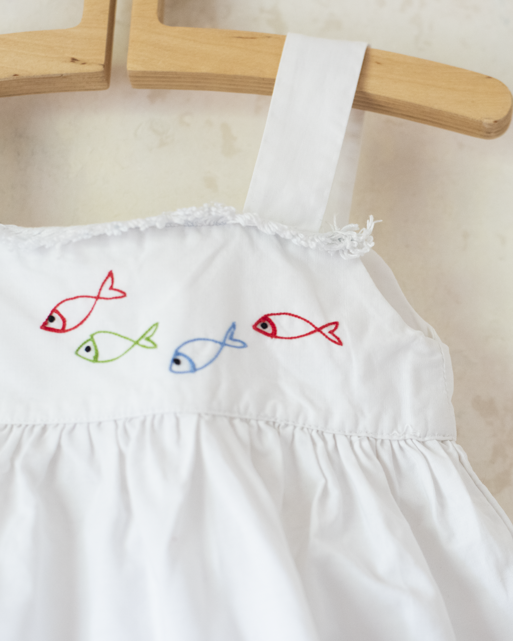 טוניקה צרפתית לבנה עם דגים רקומים | 9-18 חודשים