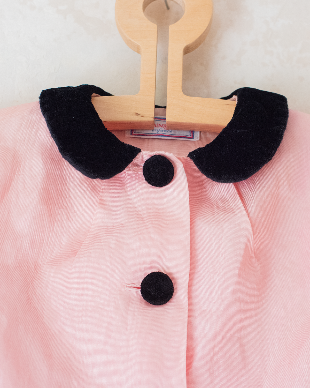 Shiny thin jacket with black velvet from Yves Saint Laurent | 3-4 years 