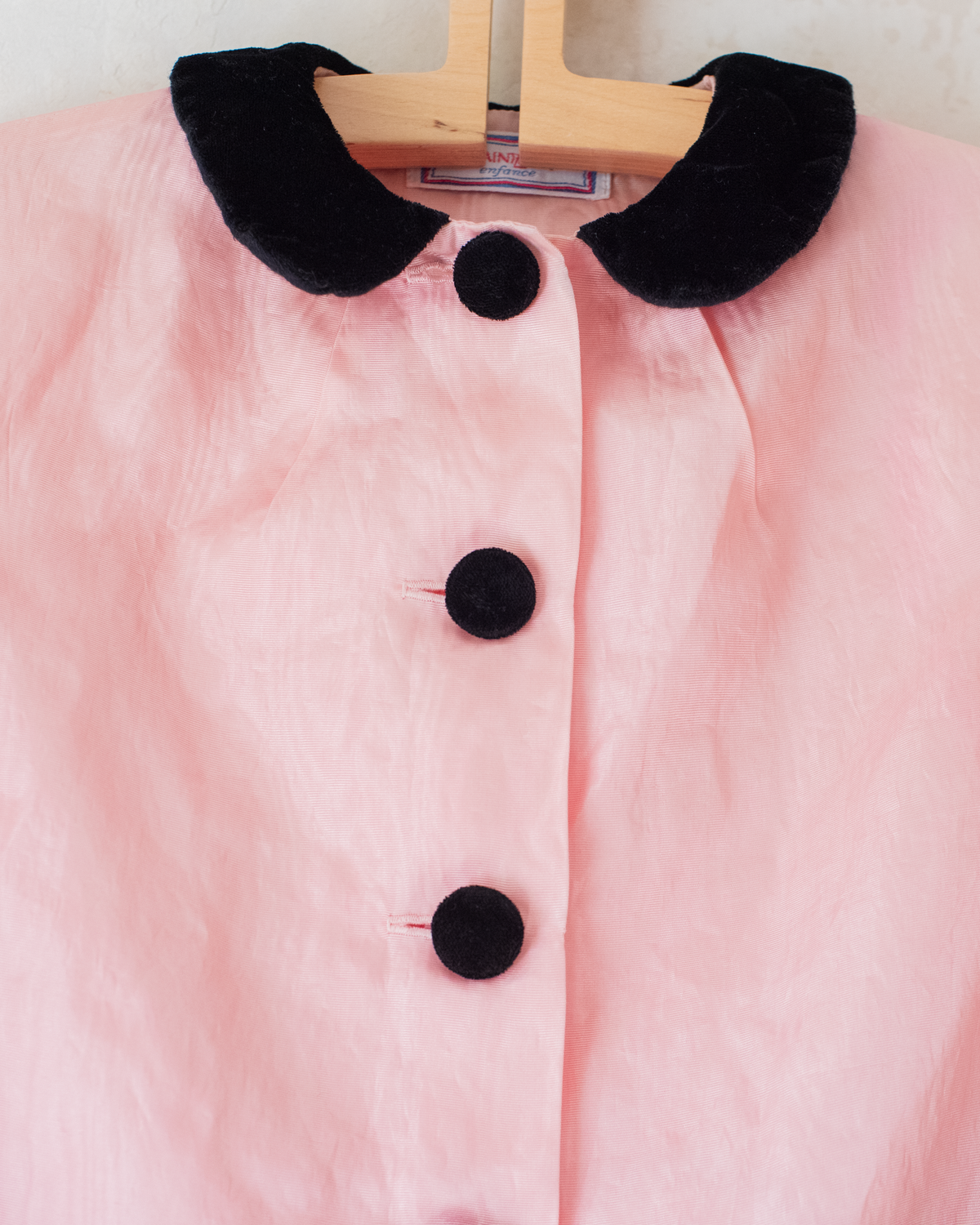 Shiny thin jacket with black velvet from Yves Saint Laurent | 3-4 years 