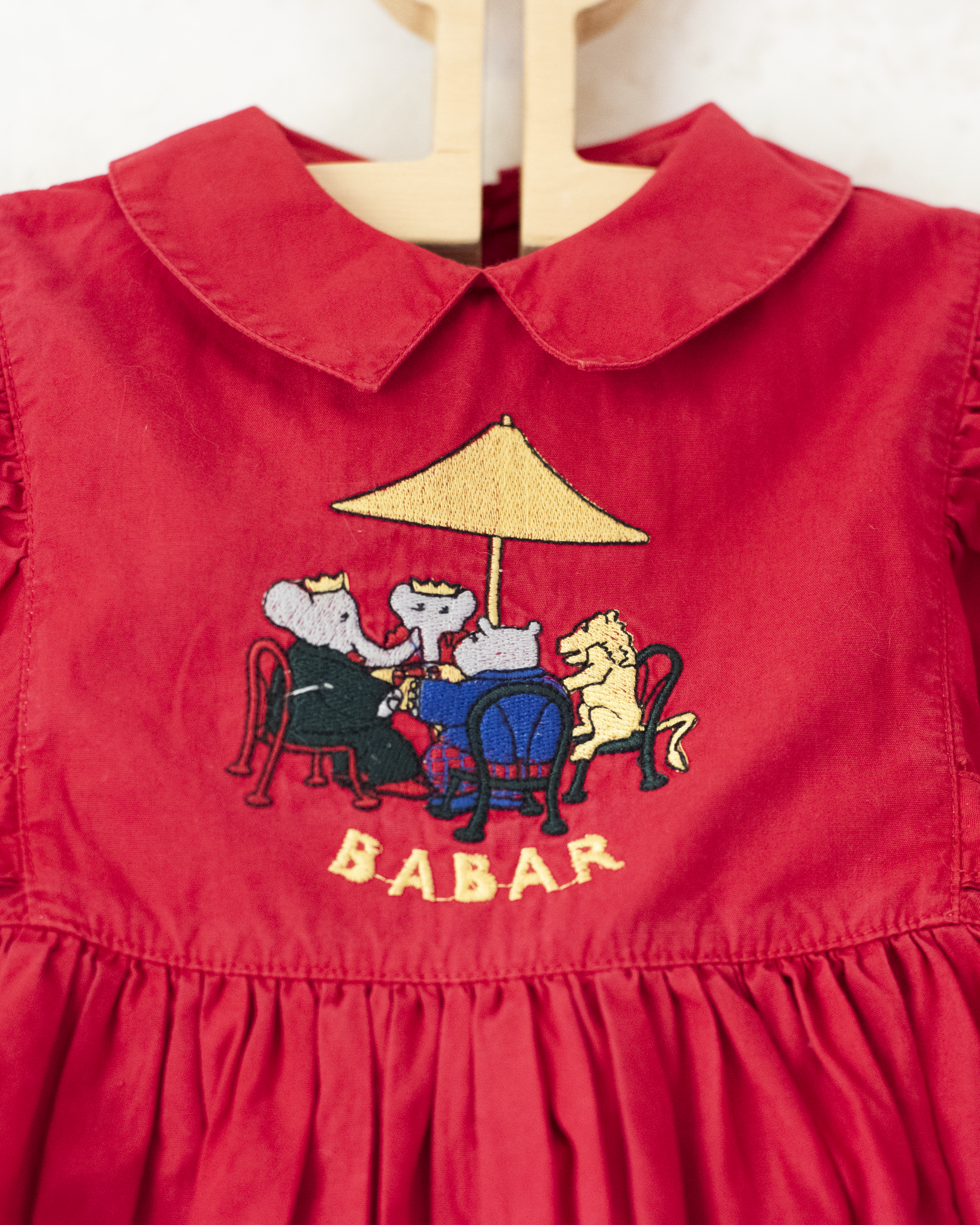 אוברול אדום עם רקמה של המלך בבר | 3-6 חודשים