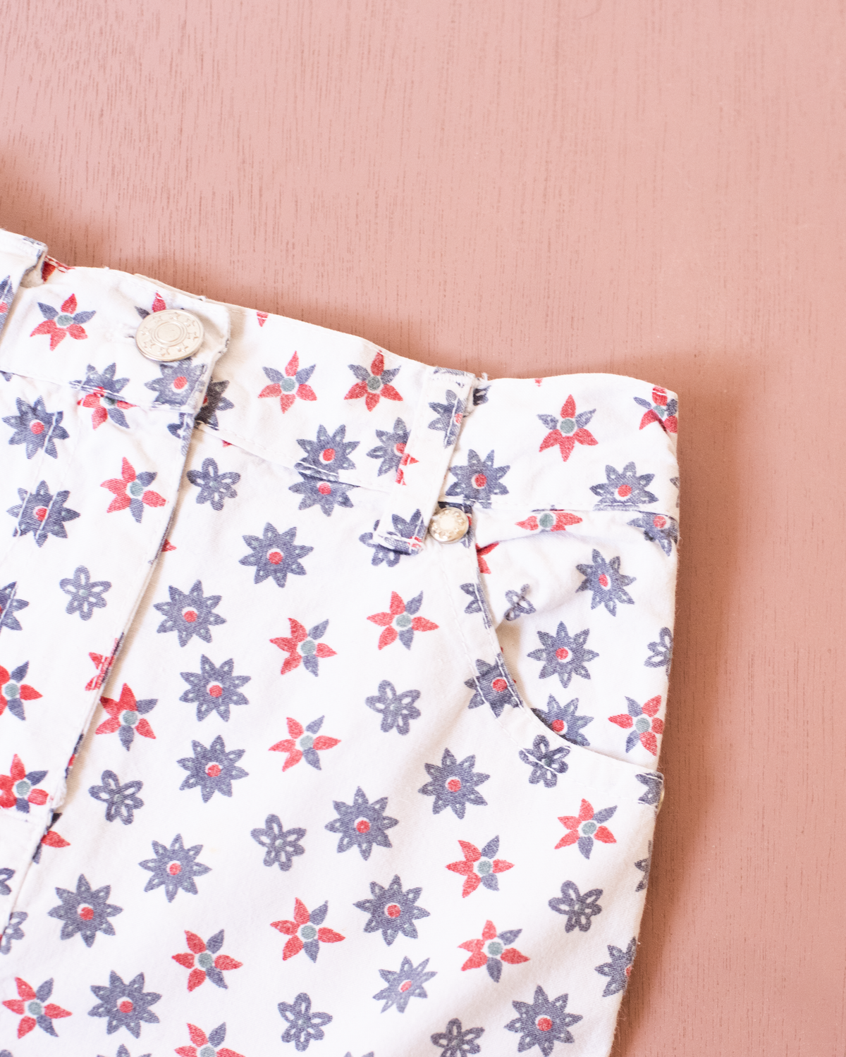White skirt with flowers | 4-5 years