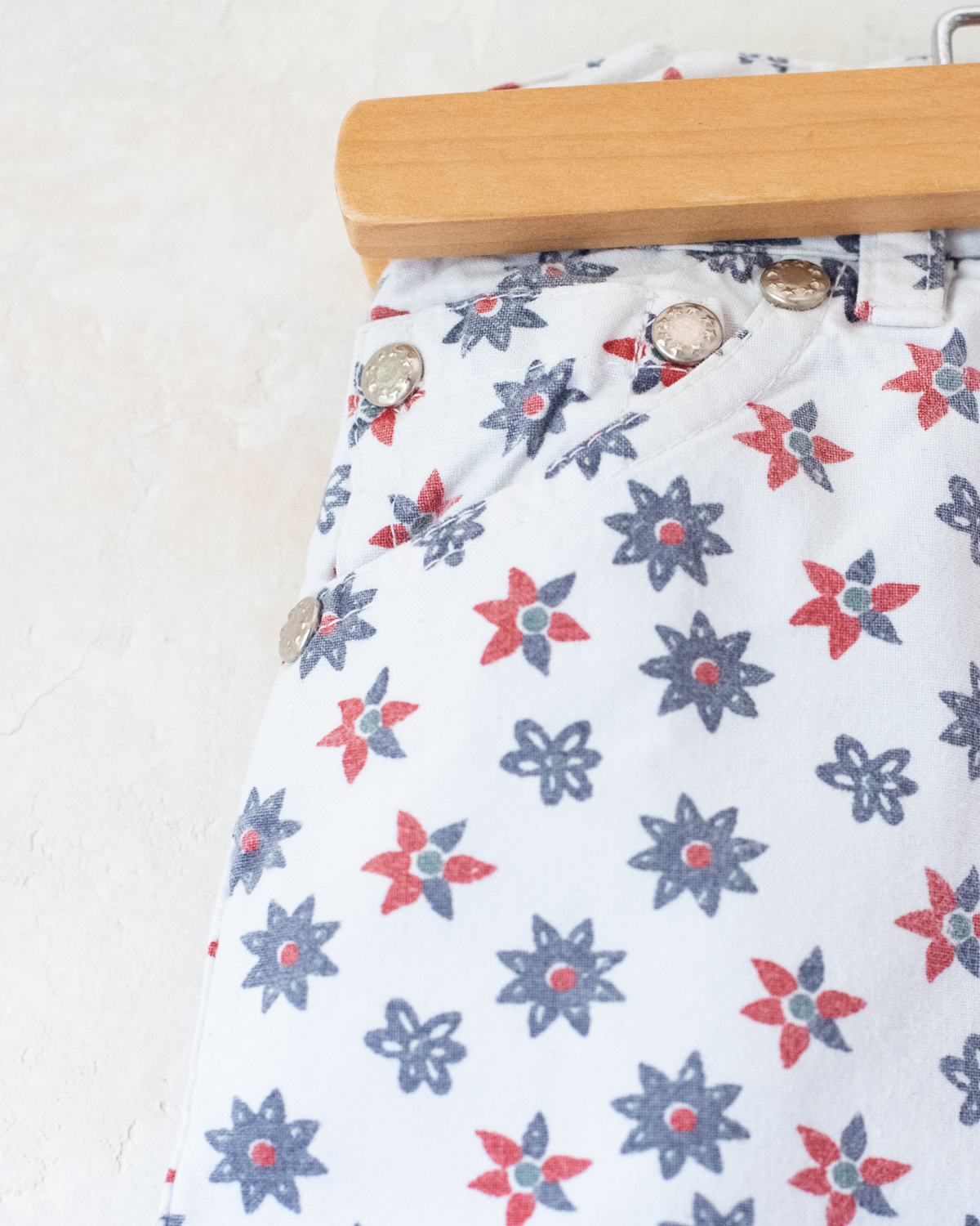 White skirt with flowers | 4-5 years