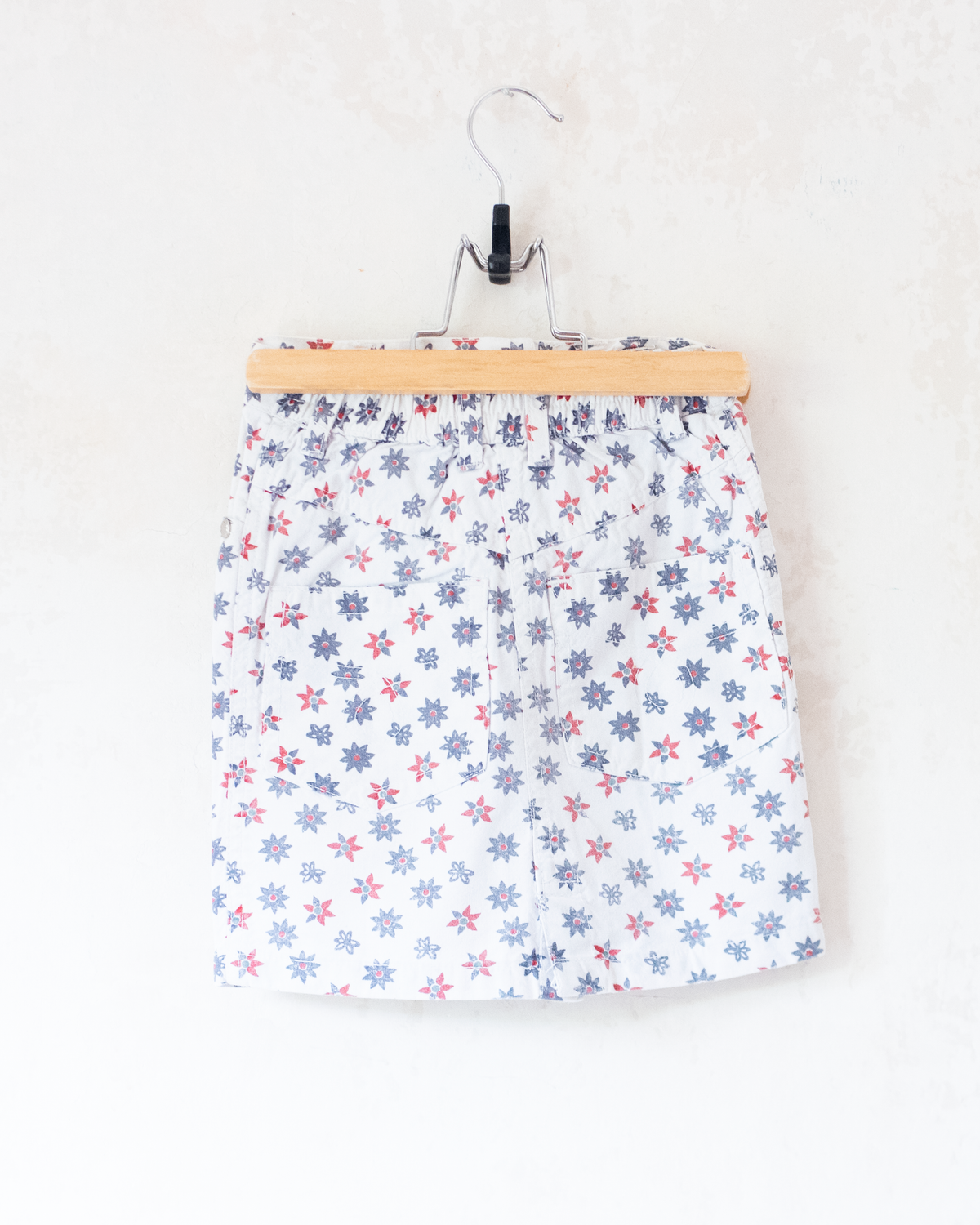 White skirt with flowers | 4-5 years