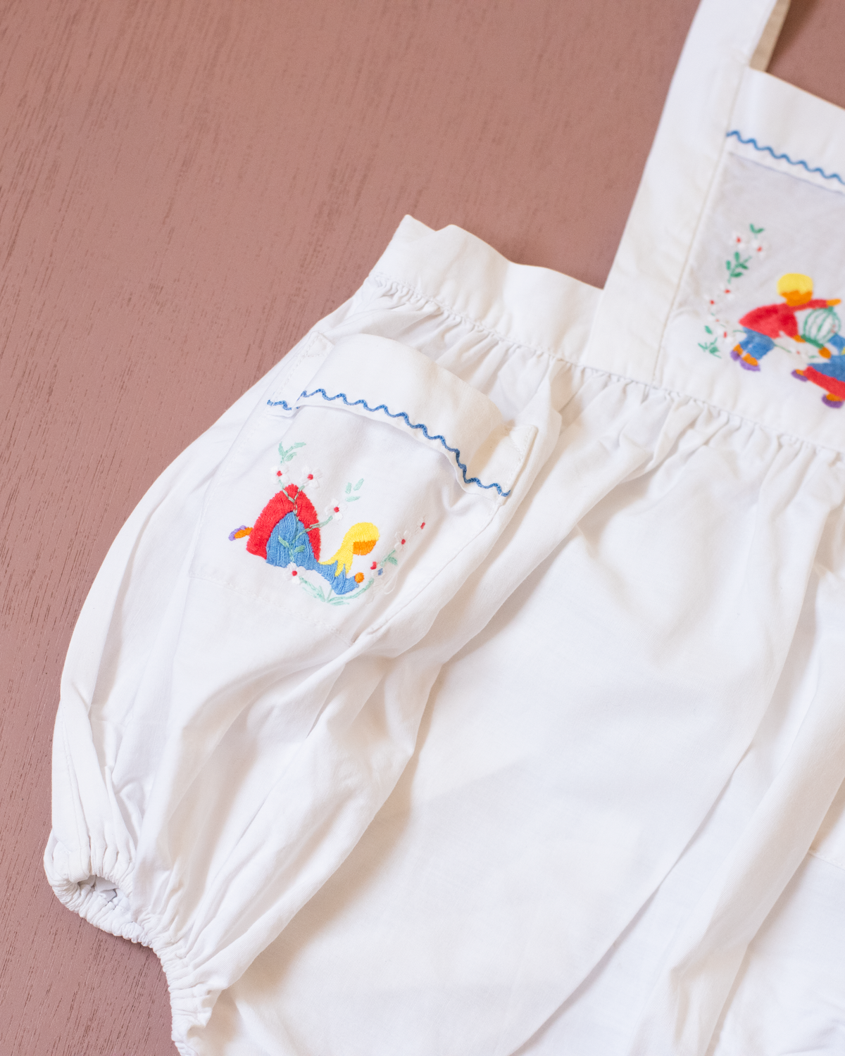 French 60s romper with child embroidery | 6-9 months
