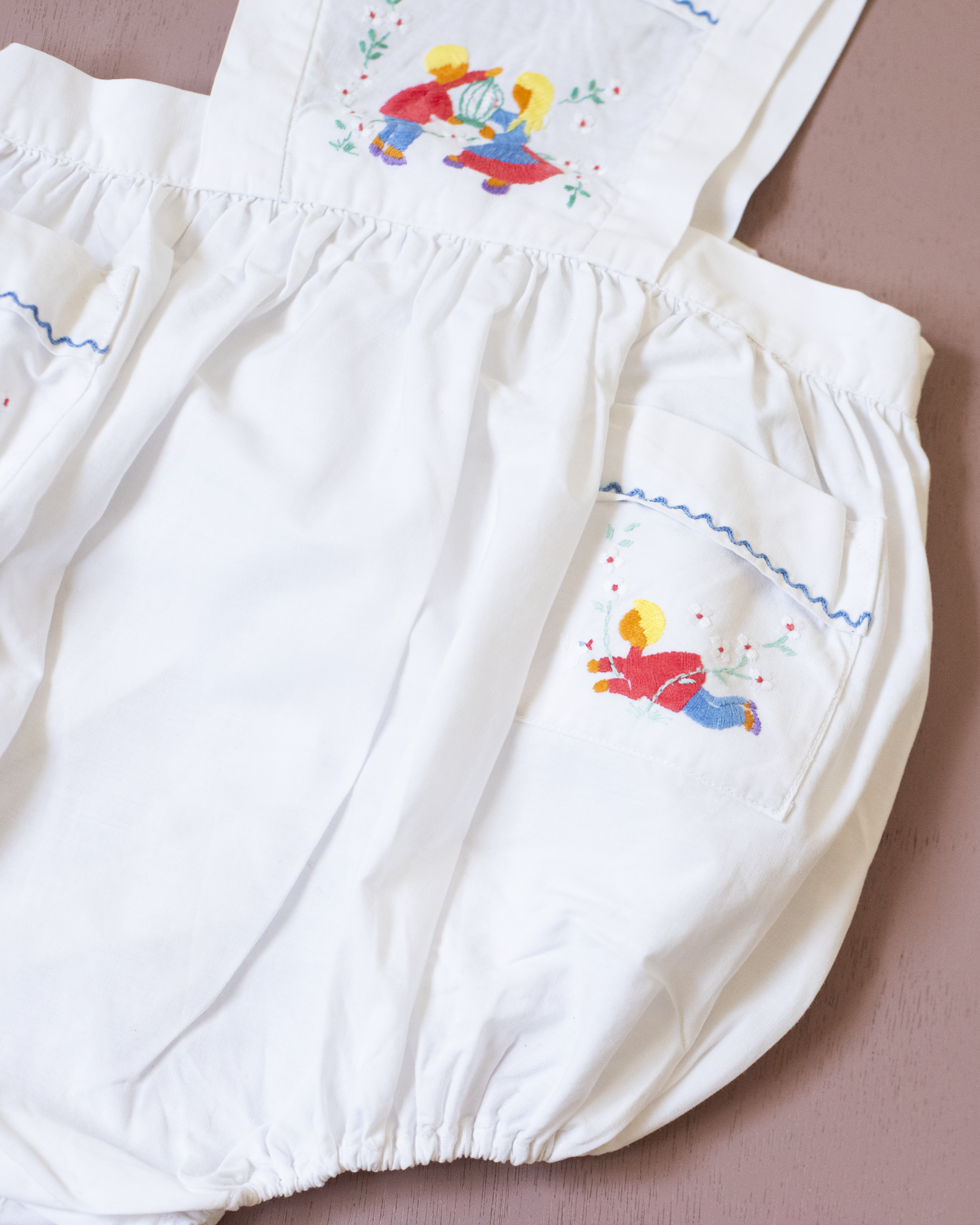 רומפר צרפתי מהסיקסטיז עם רקמות ילדים | 9-12 חודשים