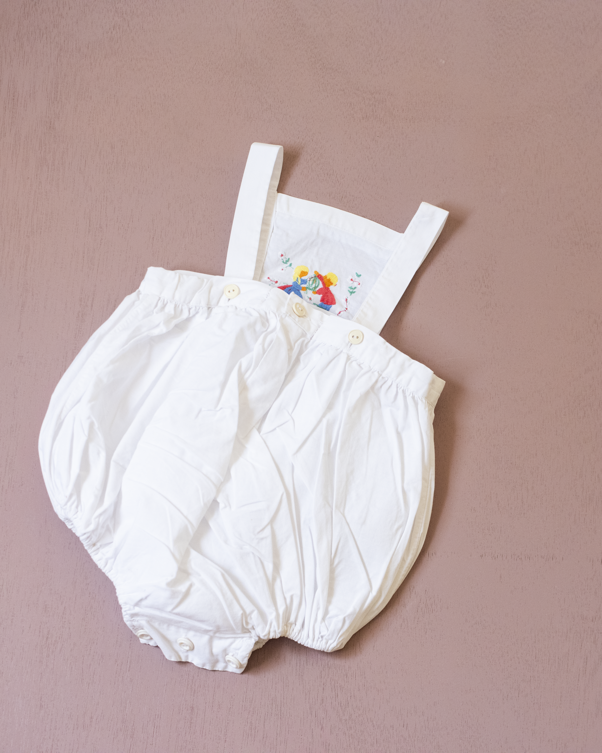 רומפר צרפתי מהסיקסטיז עם רקמות ילדים | 9-12 חודשים