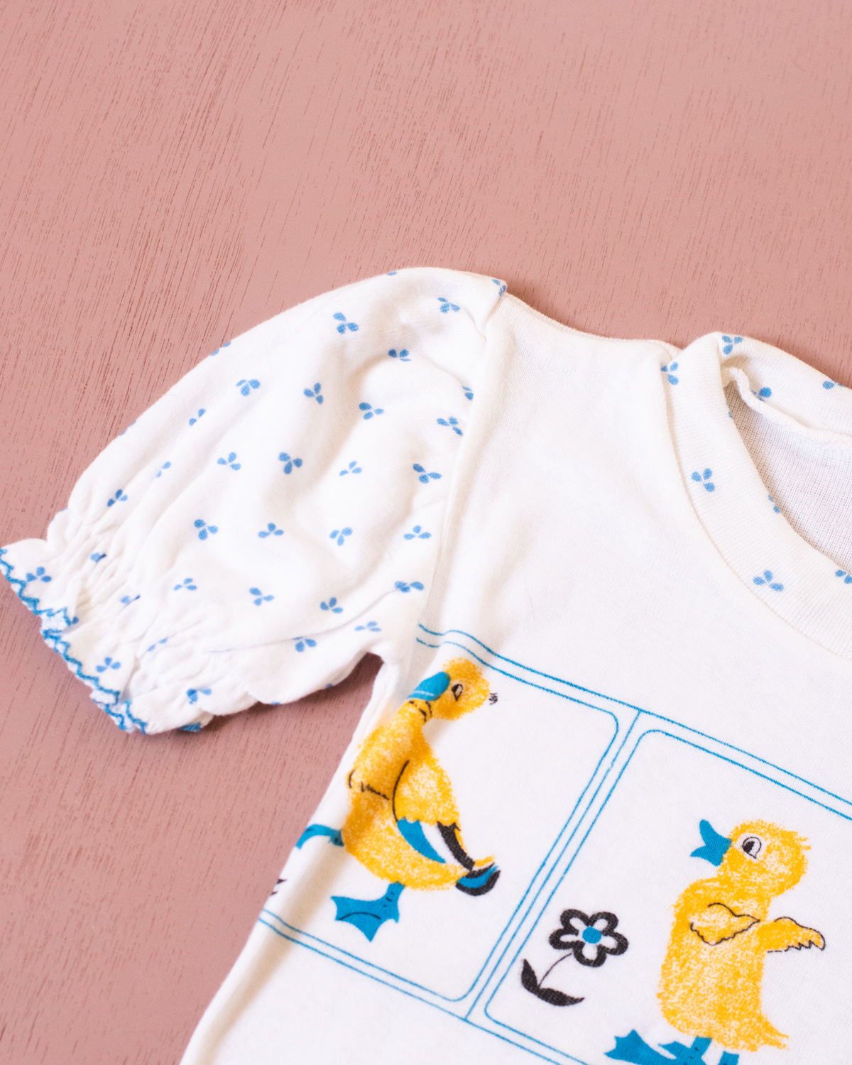 Vintage T-shirt with chicks | Dutch Deadstock | 6-9 months