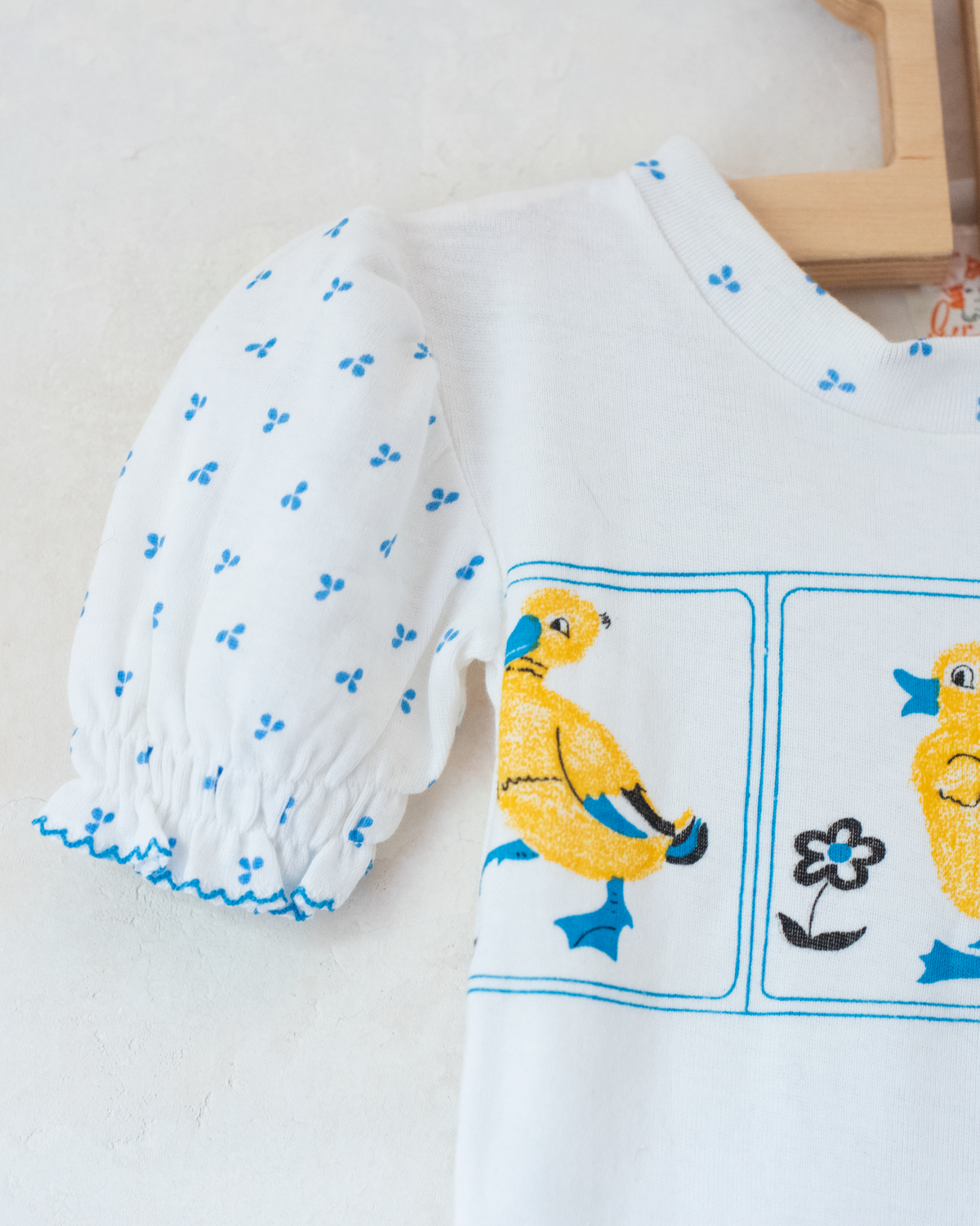 Vintage T-shirt with chicks | Dutch Deadstock | 6-9 months