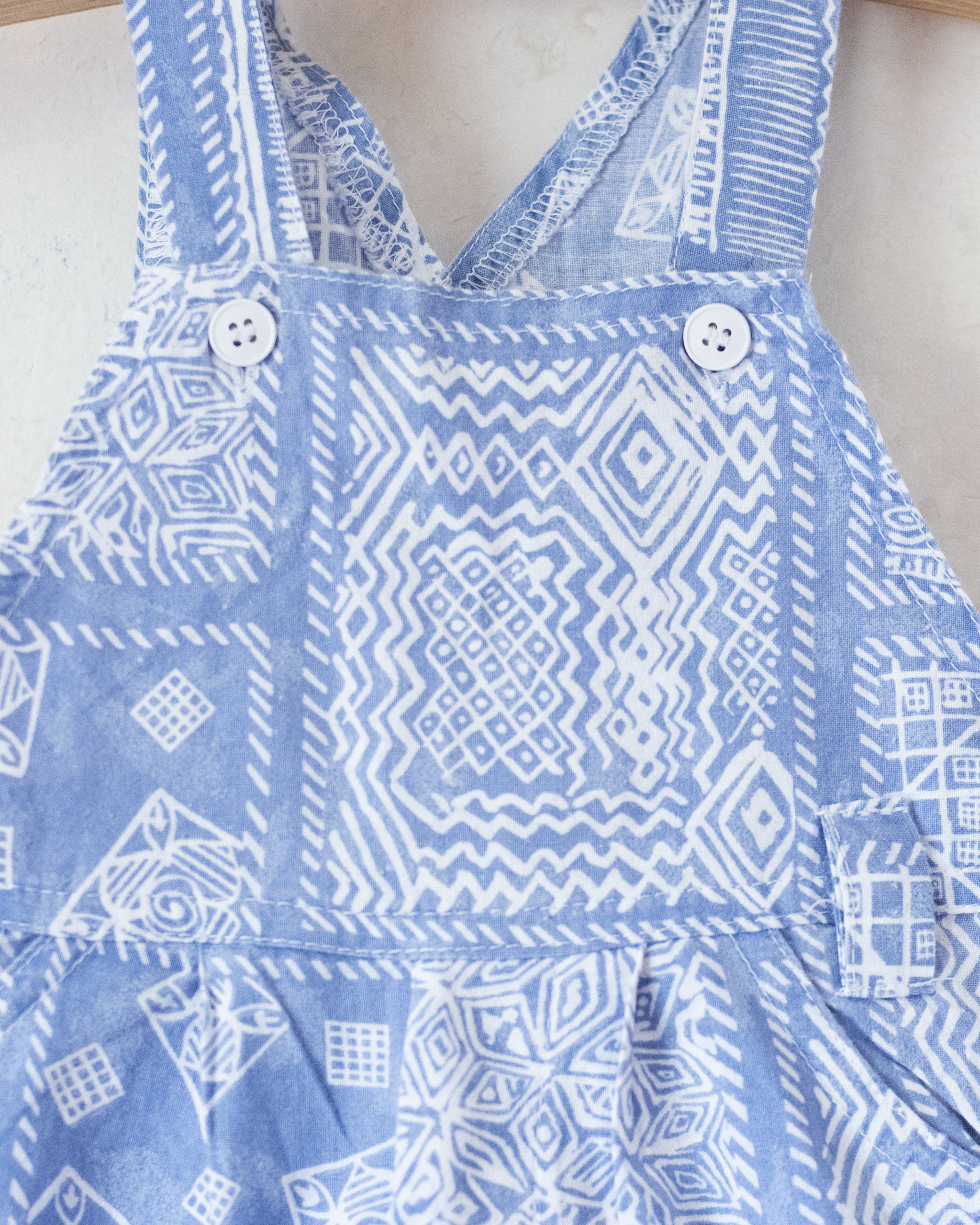 אוברול תכלת עם הדפסים מהאייטיז | 9-12 חודשים