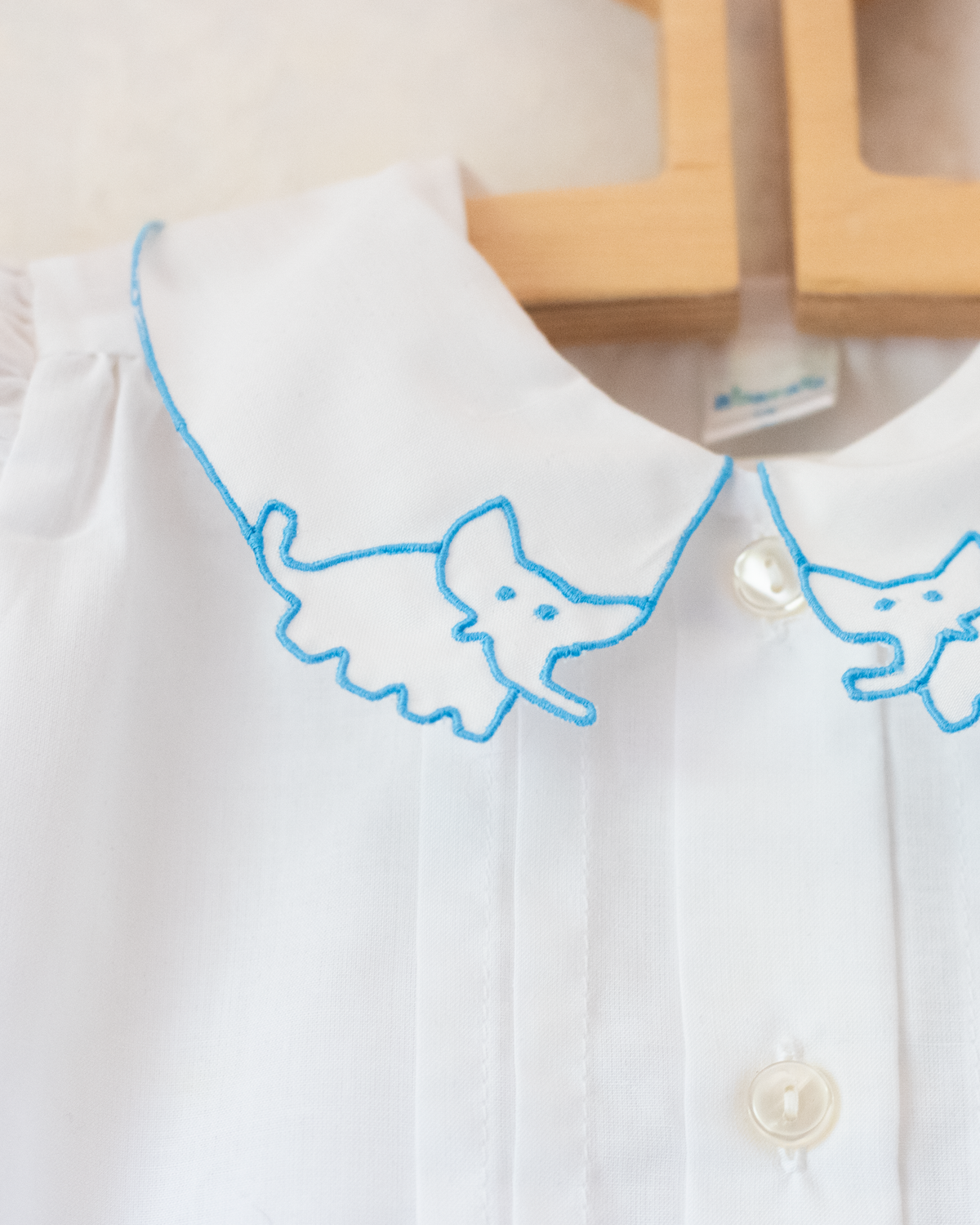 White button-down shirt with elephants on the collar | Portuguese deadstock | 2-3 years