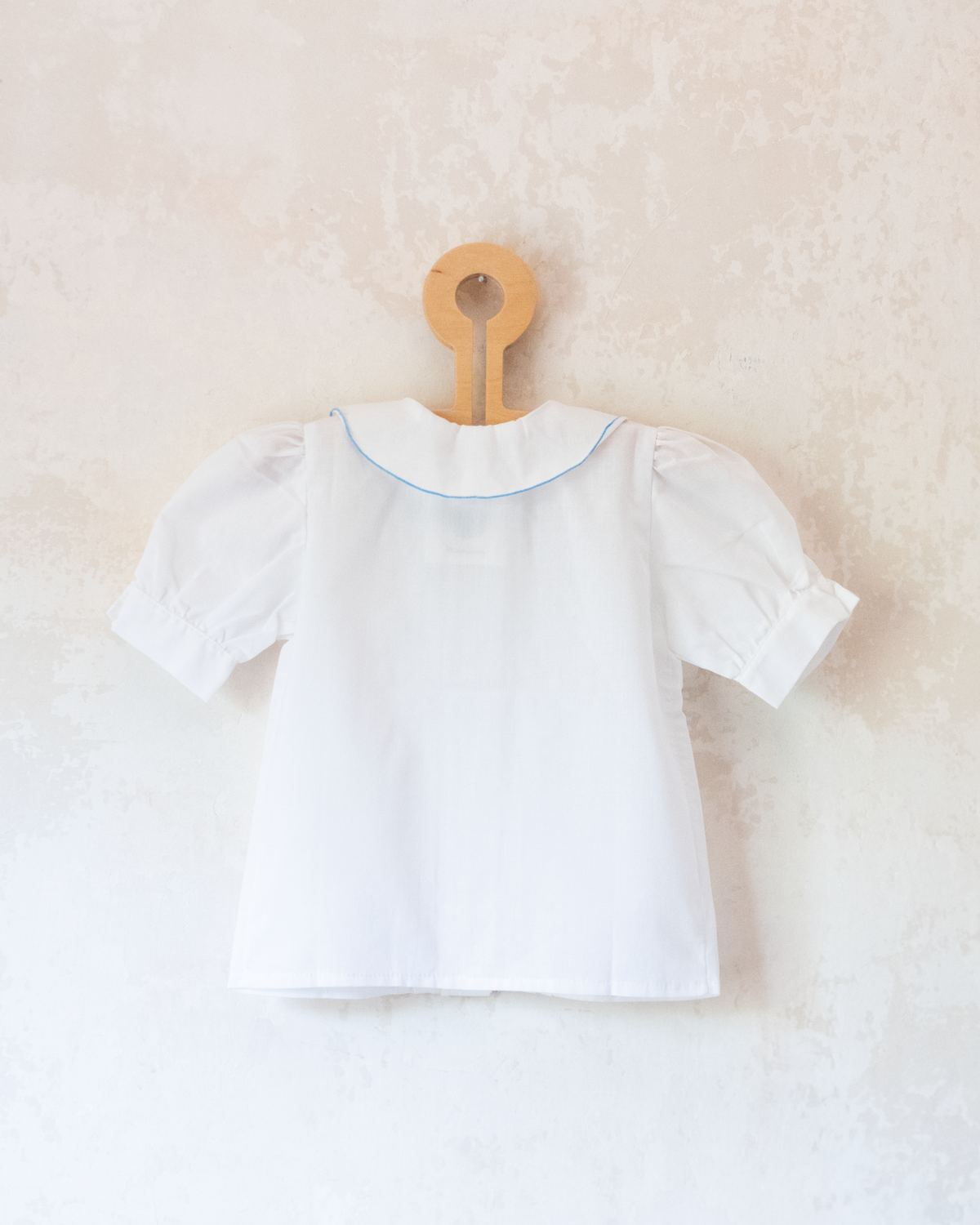 White button-down shirt with elephants on the collar | Portuguese deadstock | 2-3 years