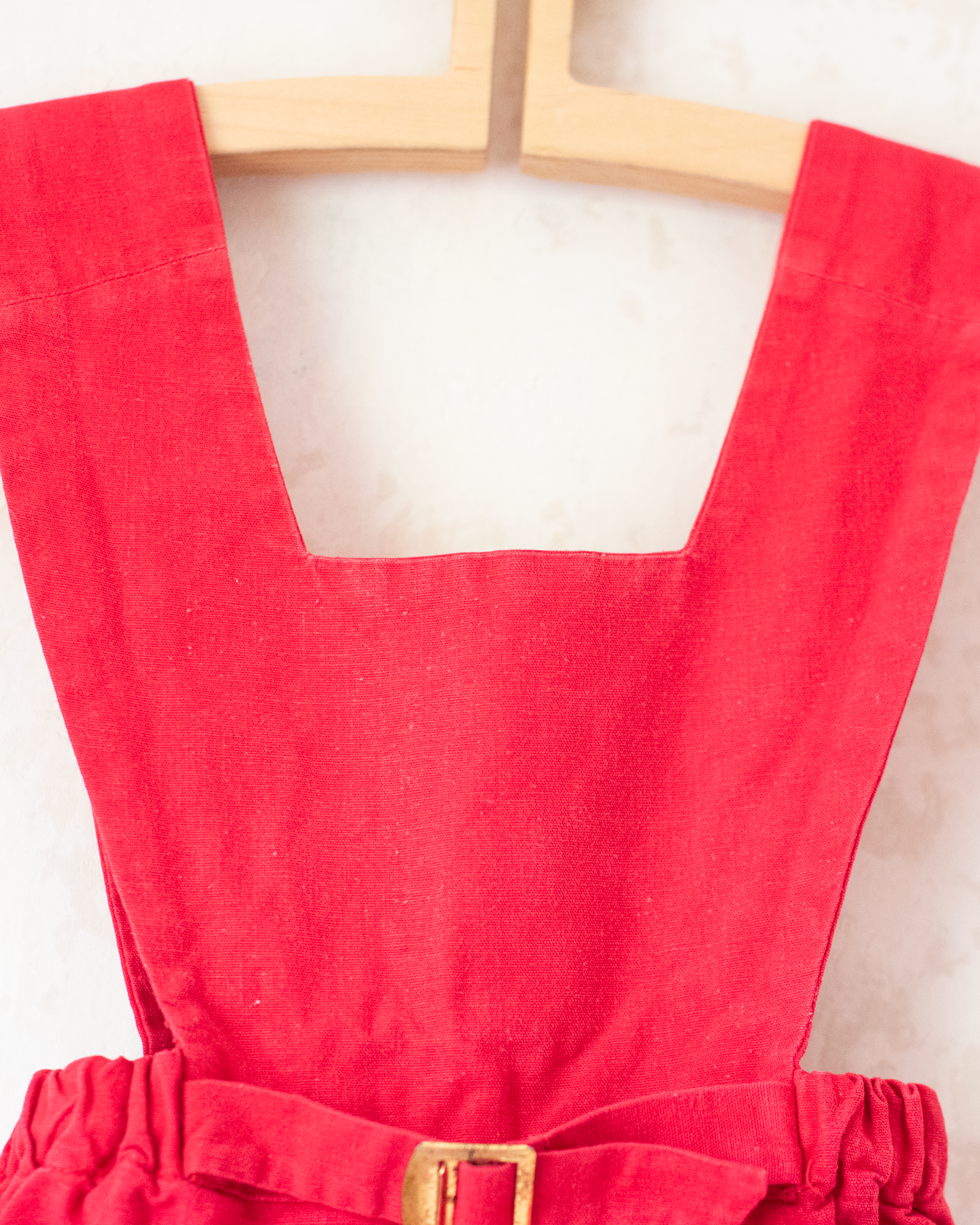 אוברול צרפתי אדום משנות ה50 עם ילדים רקומים | 2-3 שנים