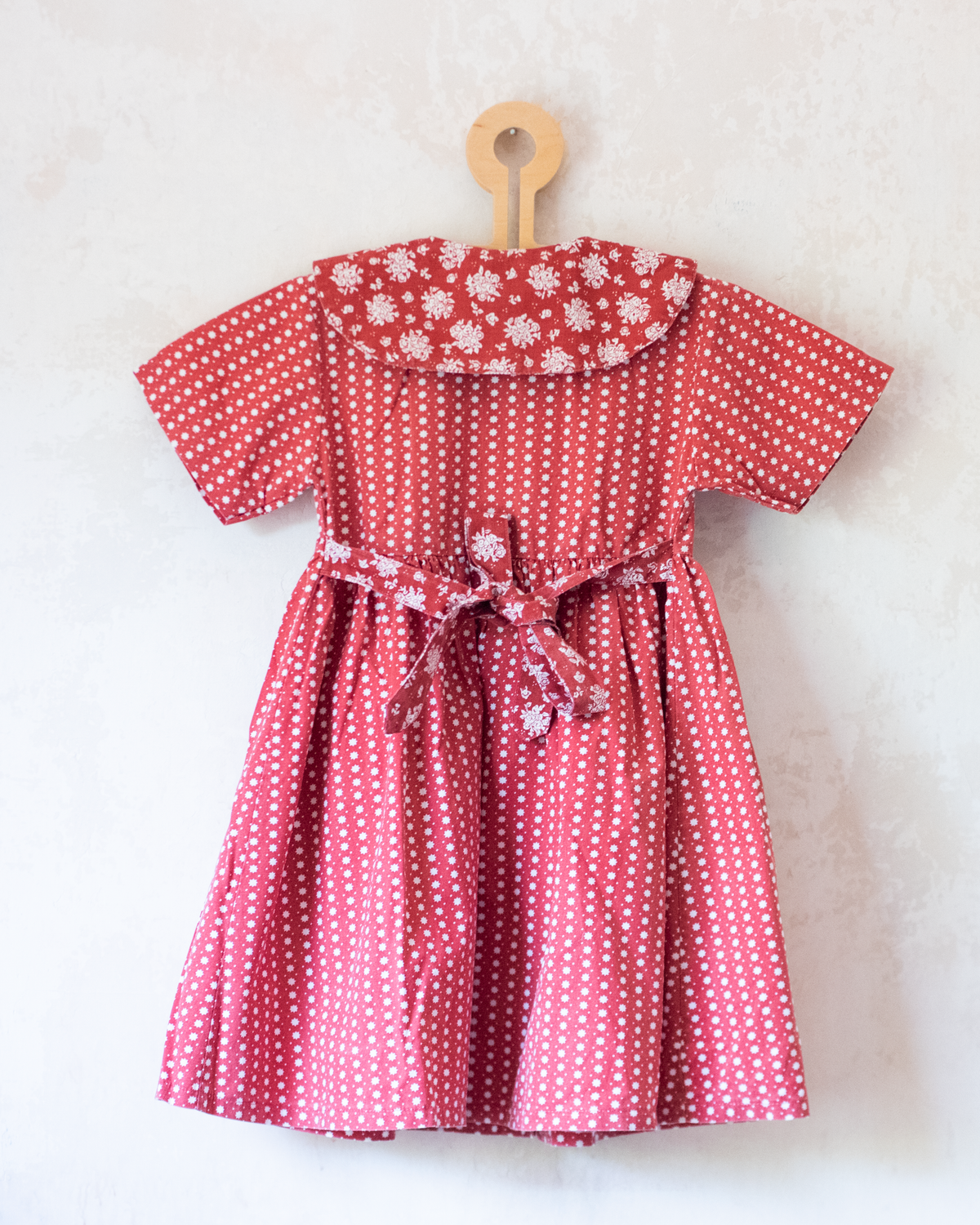 Red dress with stars and a sailor collar | French deadstock | 6-7 years