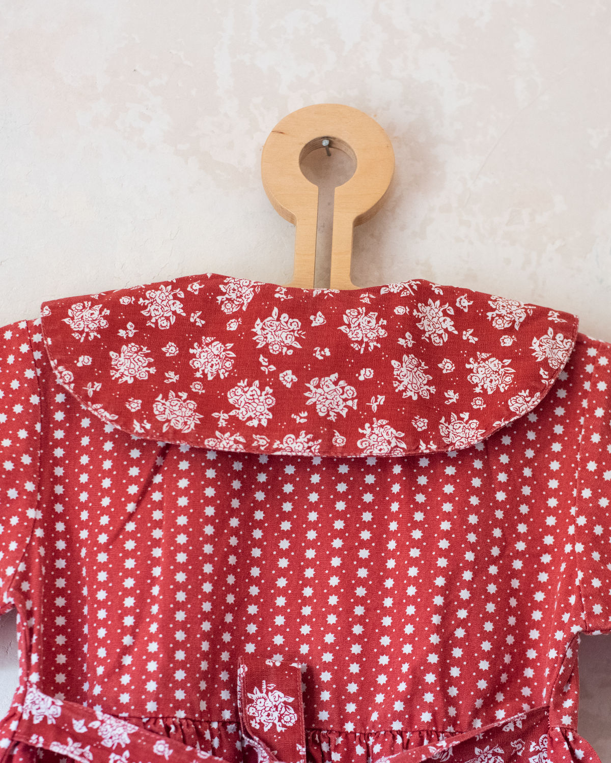 Red dress with stars and a sailor collar | French deadstock | 6-7 years