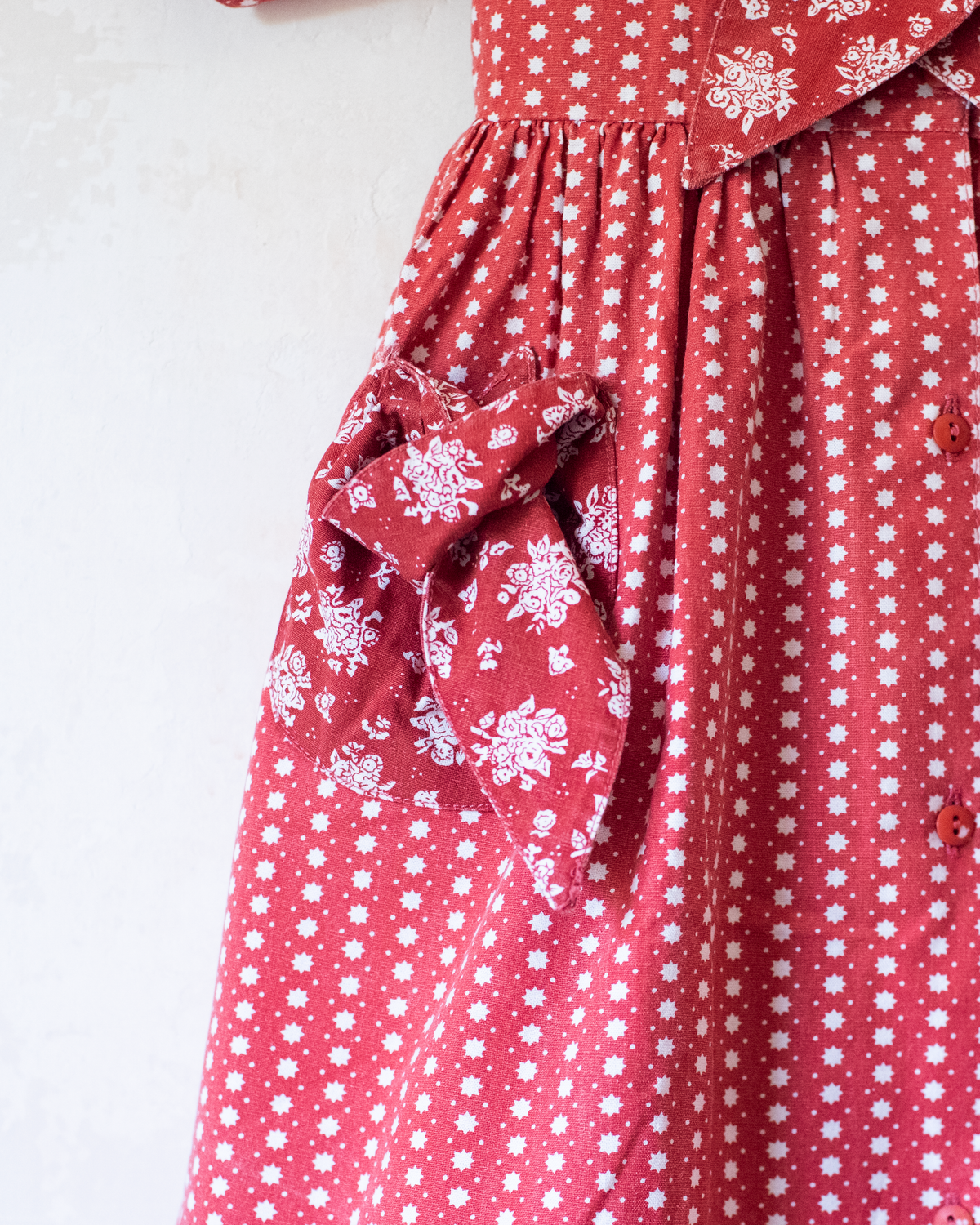 Red dress with stars and a sailor collar | French deadstock | 6-7 years