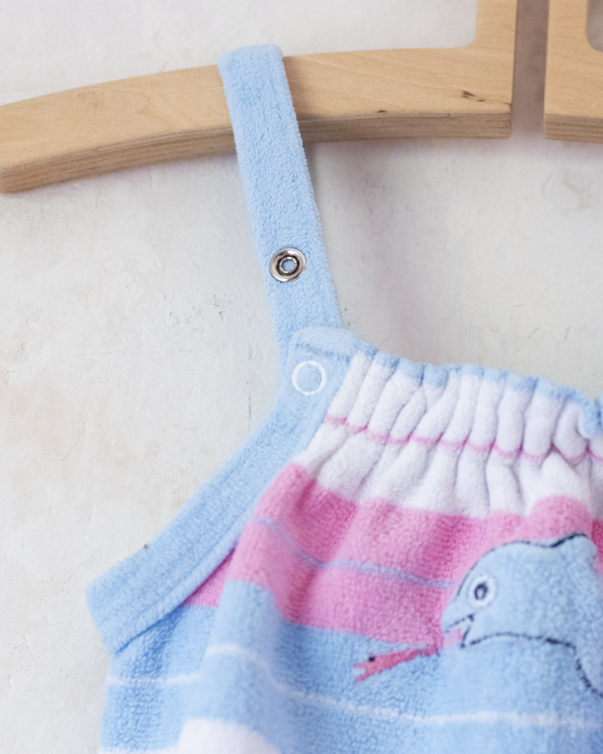 אוברול פסים מבד מגבת עם דולפין | 9-12 חודשים