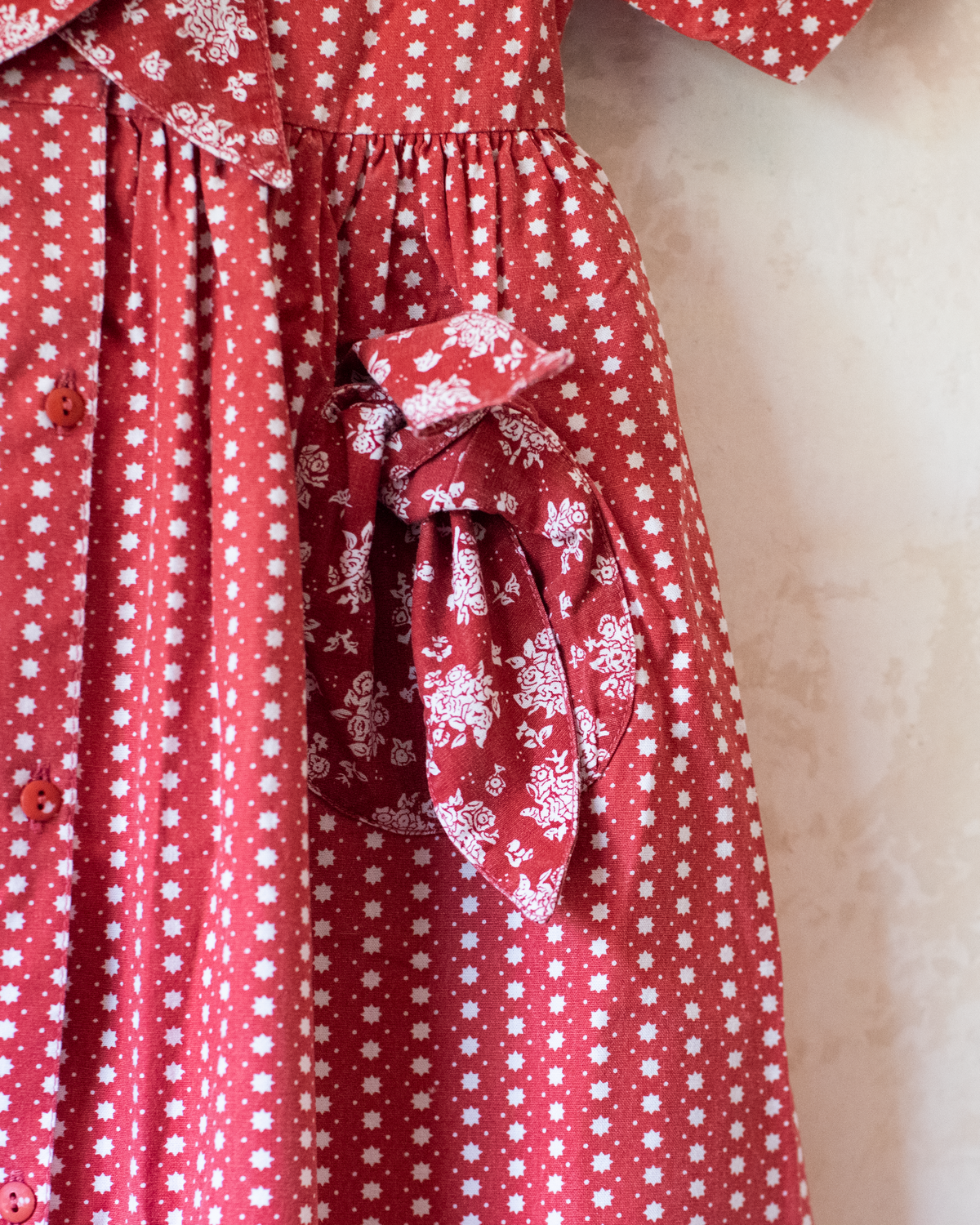 Red dress with stars and a sailor collar | French deadstock | 6-7 years