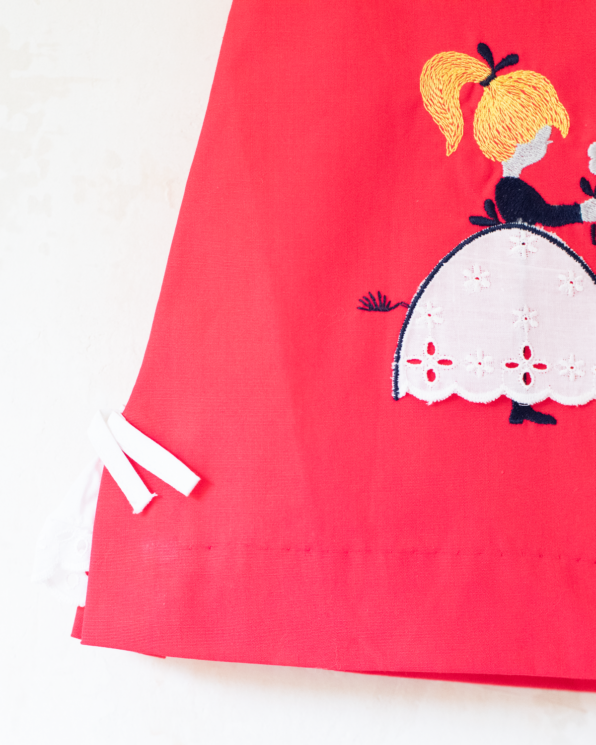 Red dress with girl embroidery and flower with lace dress | French deadstock from the 60s | 9-12 months