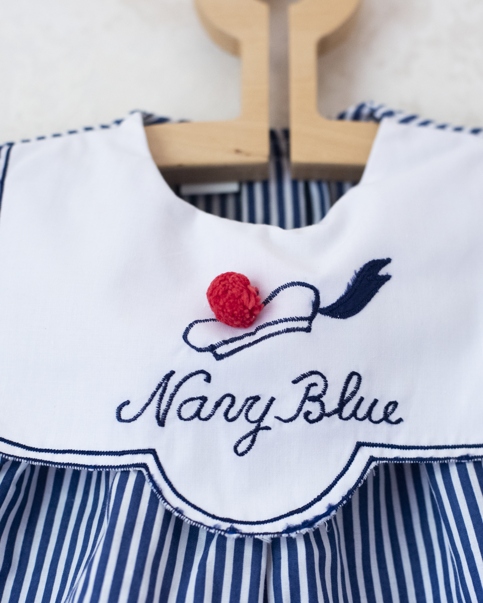 אוברול ימאים עם פונפון אדום | 12-18 חודשים