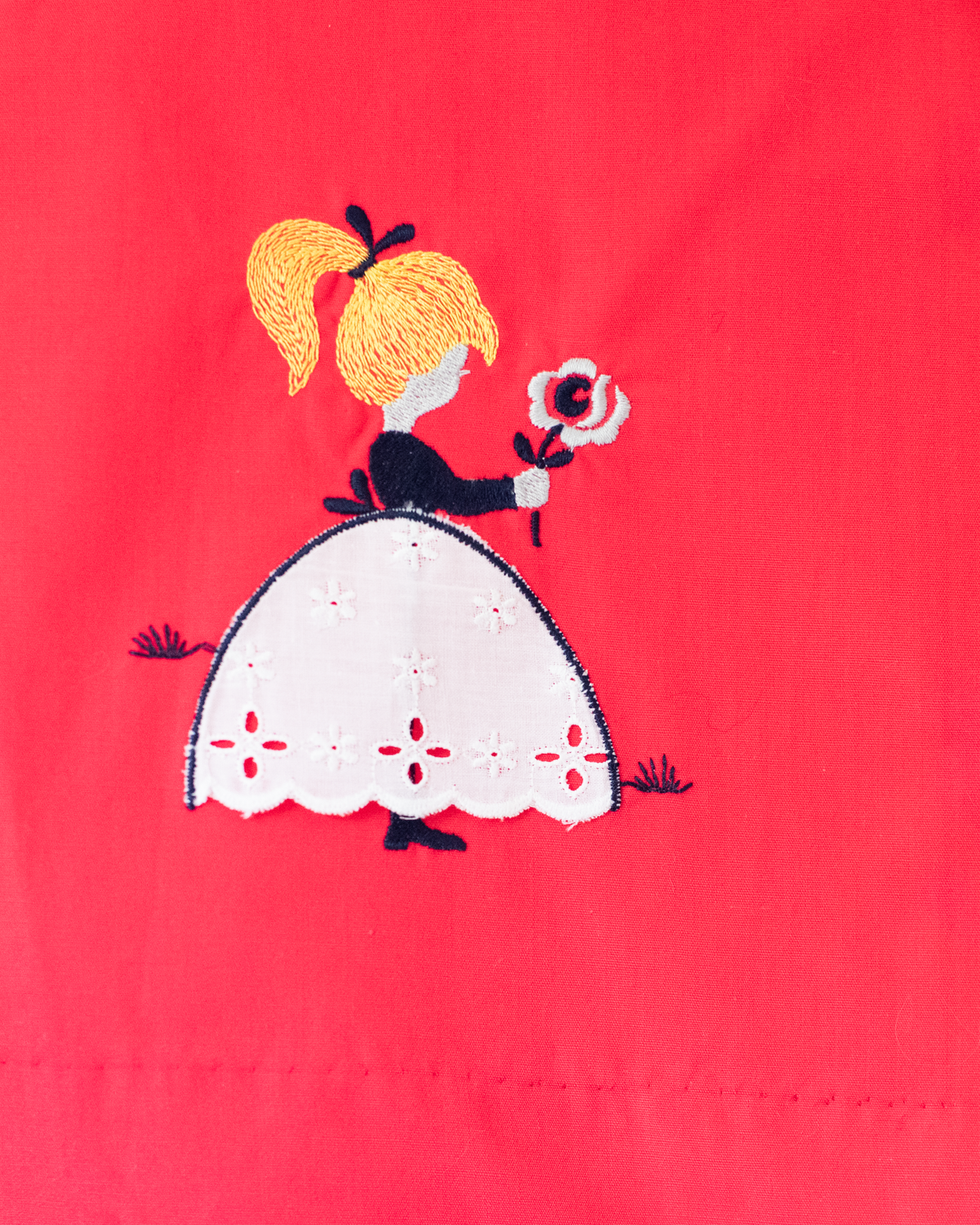 Red dress with girl embroidery and flower with lace dress | French deadstock from the 60s | 9-12 months