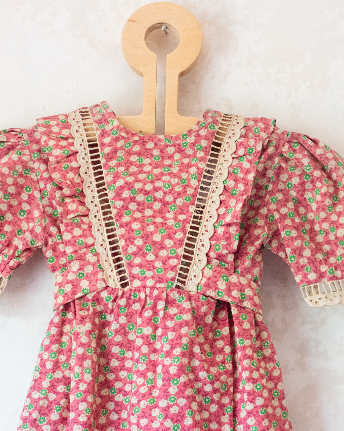 Floral dress with beige lace | French deadstock from the seventies | 12-18 months